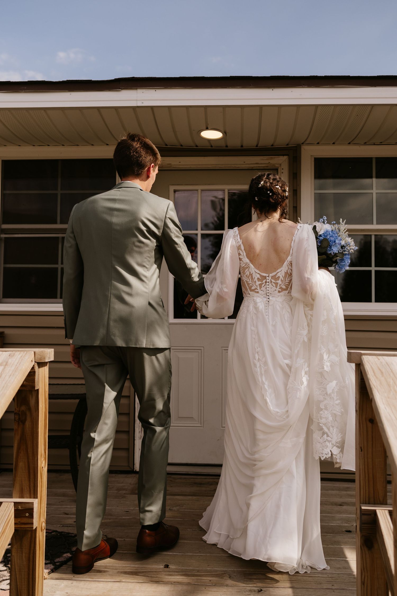 Outdoor wedding ceremony at Falconwood Park in Bellevue, Nebraska