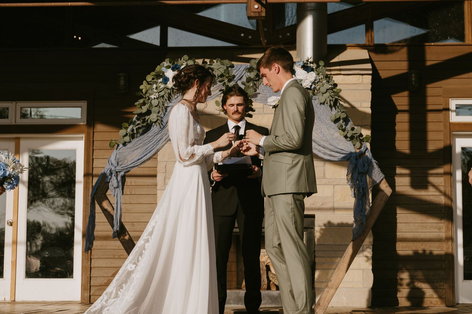 Outdoor wedding ceremony at Falconwood Park in Bellevue, Nebraska