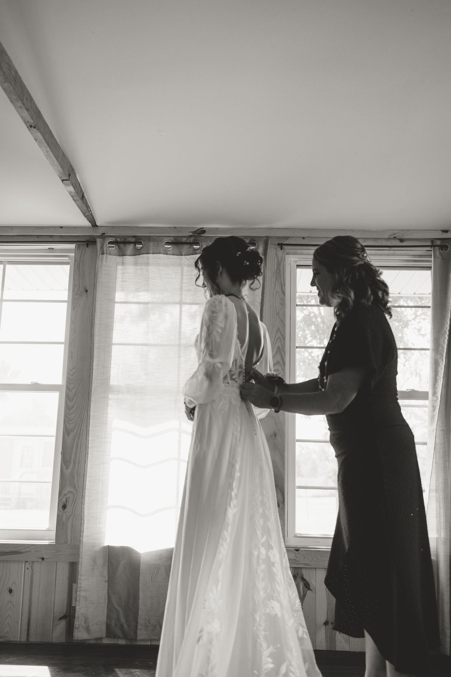 Outdoor wedding ceremony at Falconwood Park in Bellevue, Nebraska