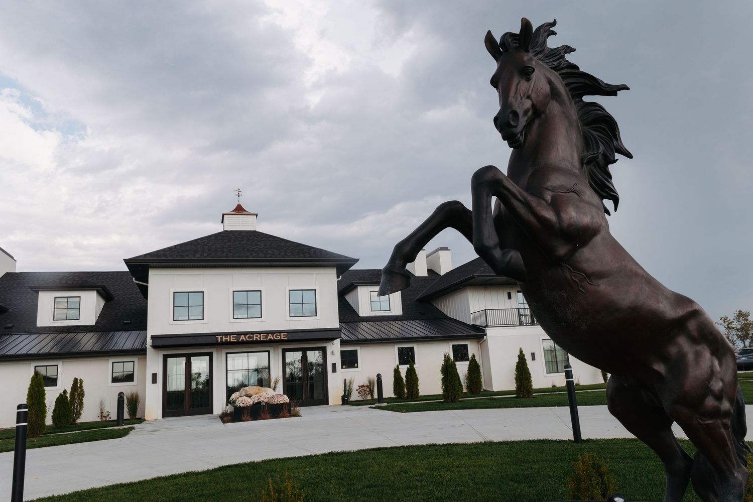 The Acreage Palmyra NE wedding venue, outdoor ceremony venue near Lincoln, modern countryside venue Nebraska.