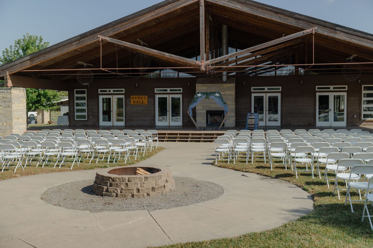 Outdoor wedding ceremony at Falconwood Park in Bellevue, Nebraska