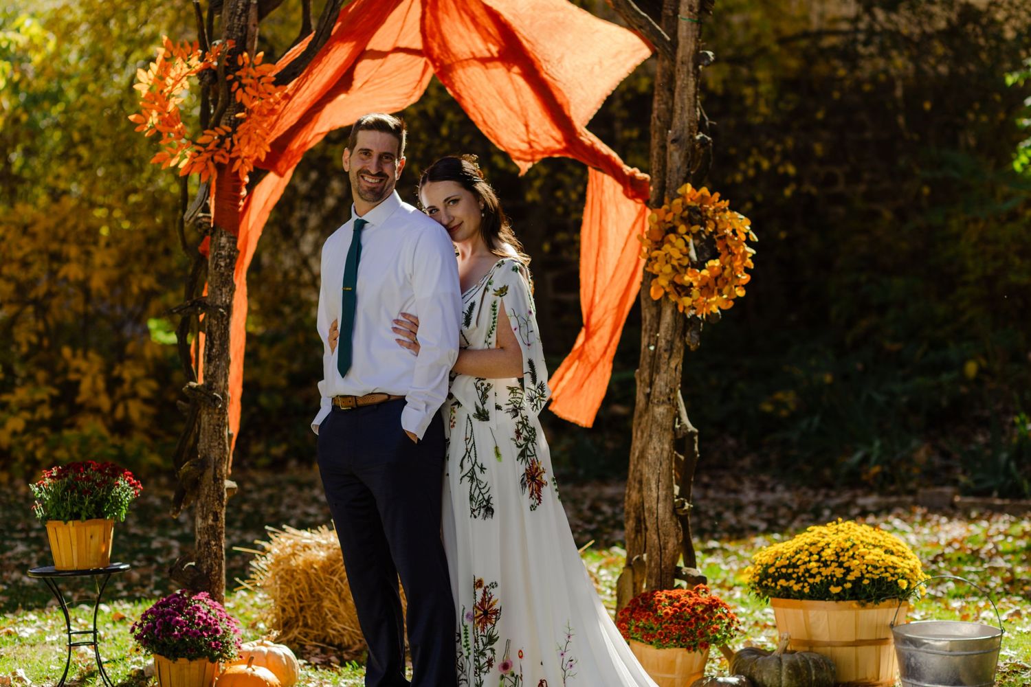 Bride and groom wedding photos at Lilac Hill in Louisville NE.
Photographer, Nixon Photography, Kinsey Nixon-Bay