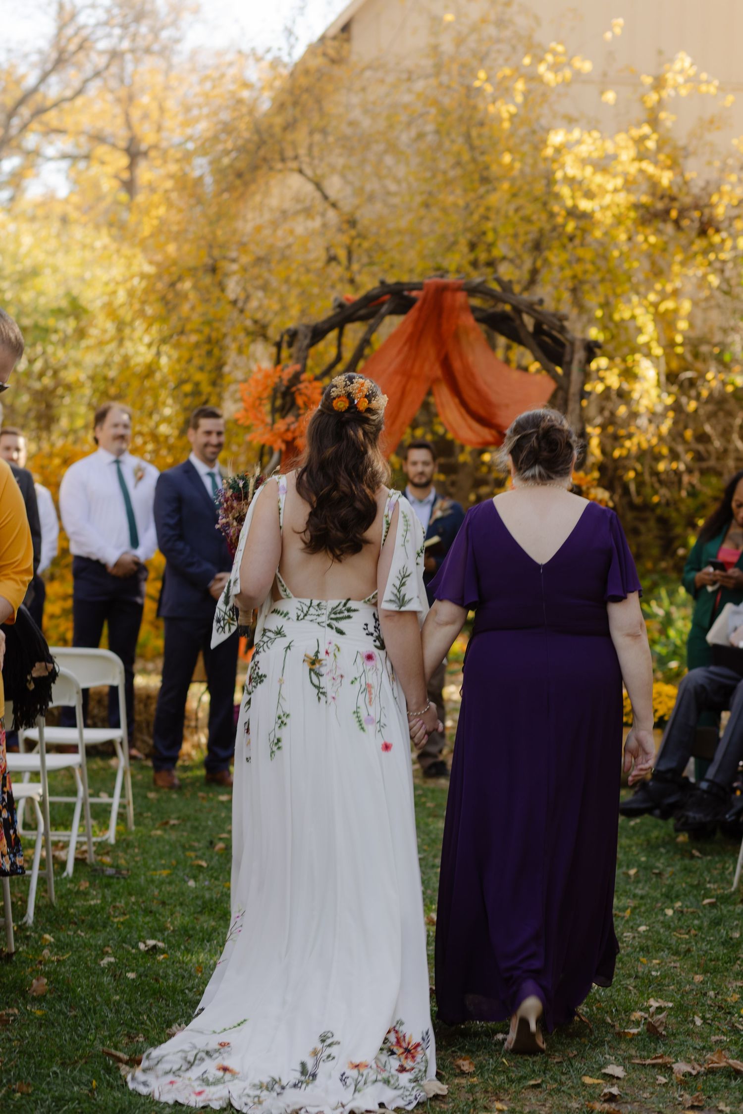 Fall wedding photography at Lilac Hill wedding venue in Louisville NE. Photographer, Nixon Photography, Kinsey Nixon-Bay
