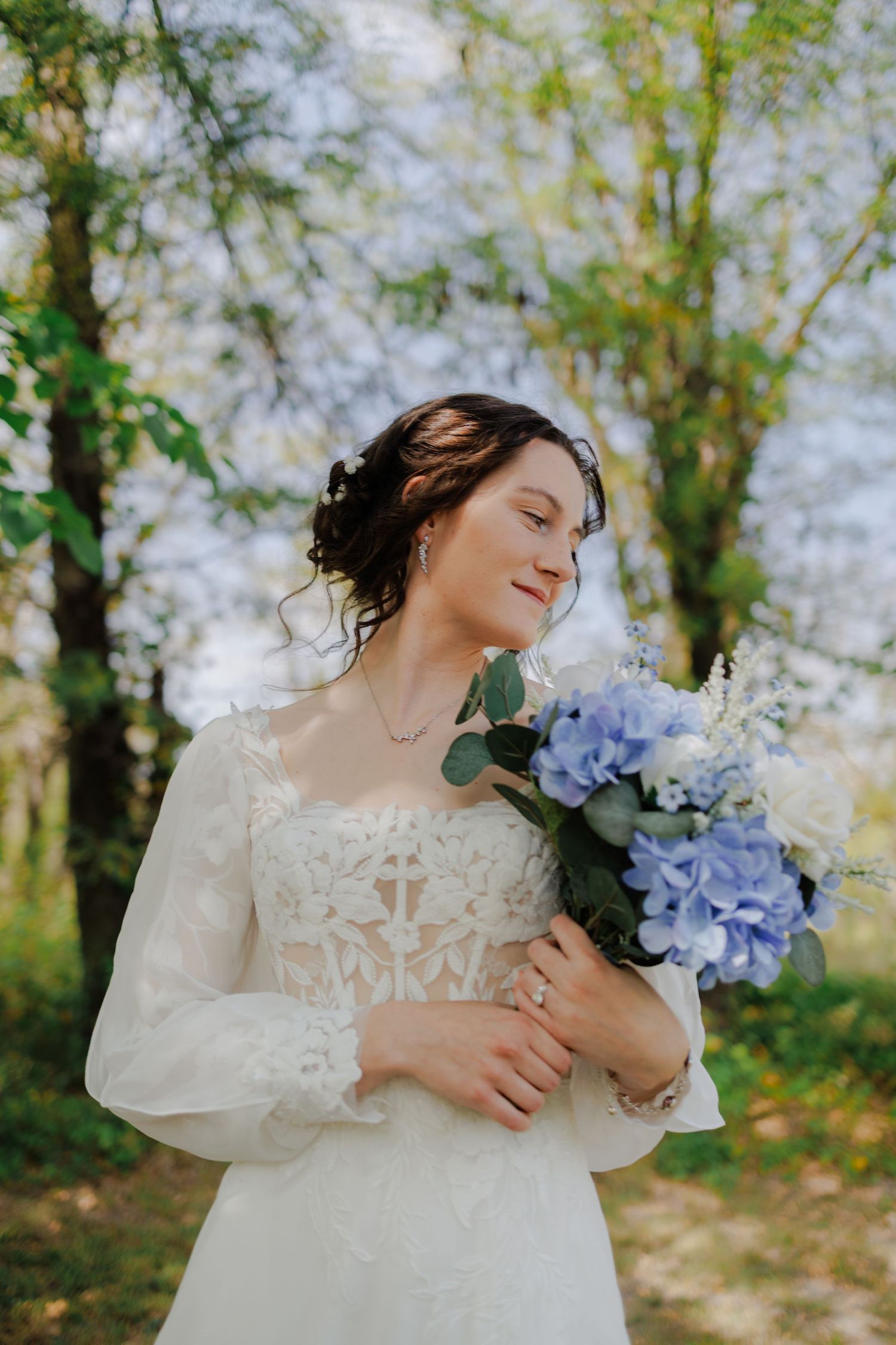Outdoor wedding ceremony at Falconwood Park in Bellevue, Nebraska