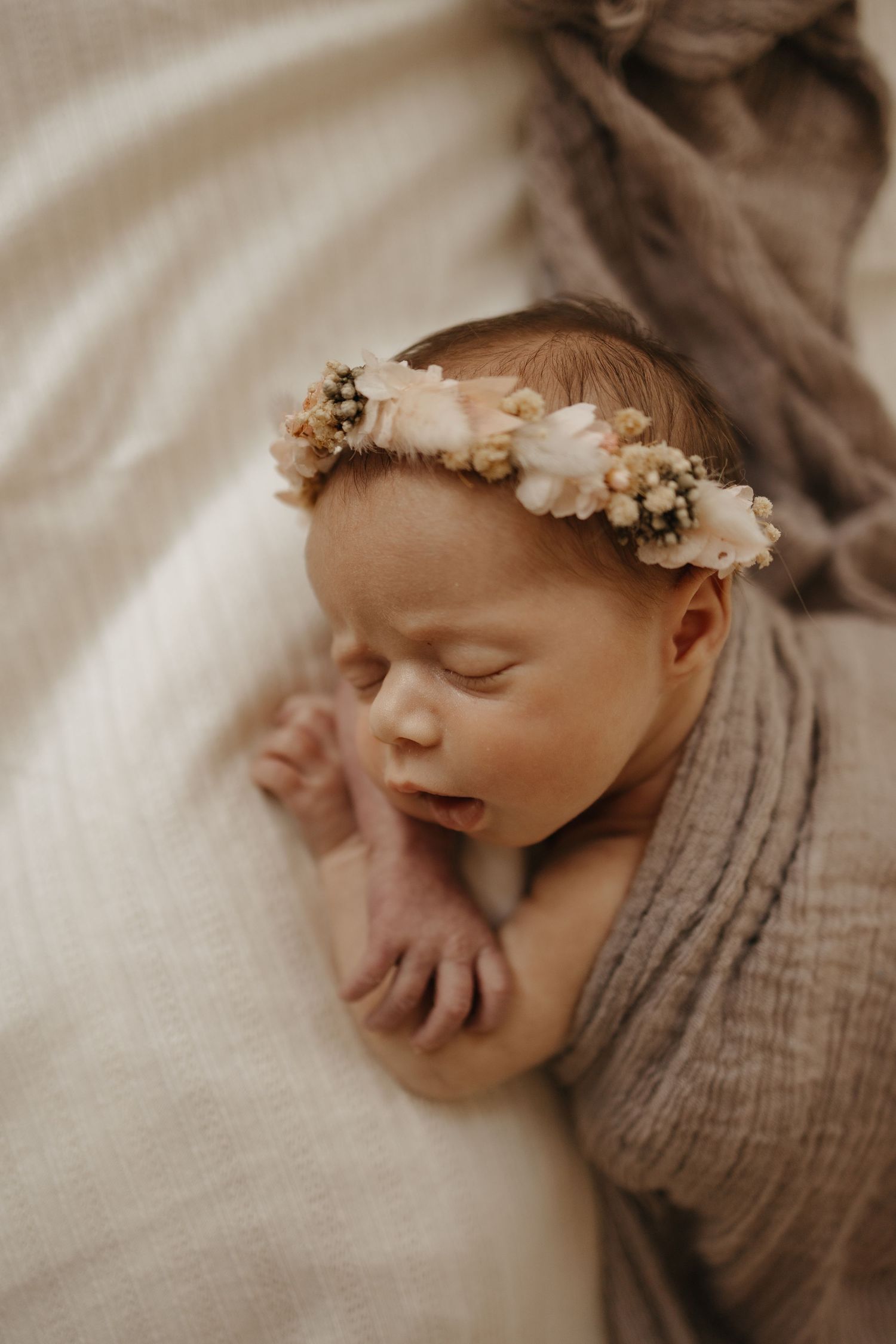 Plattsmouth NE newborn details — hands, feet, hair