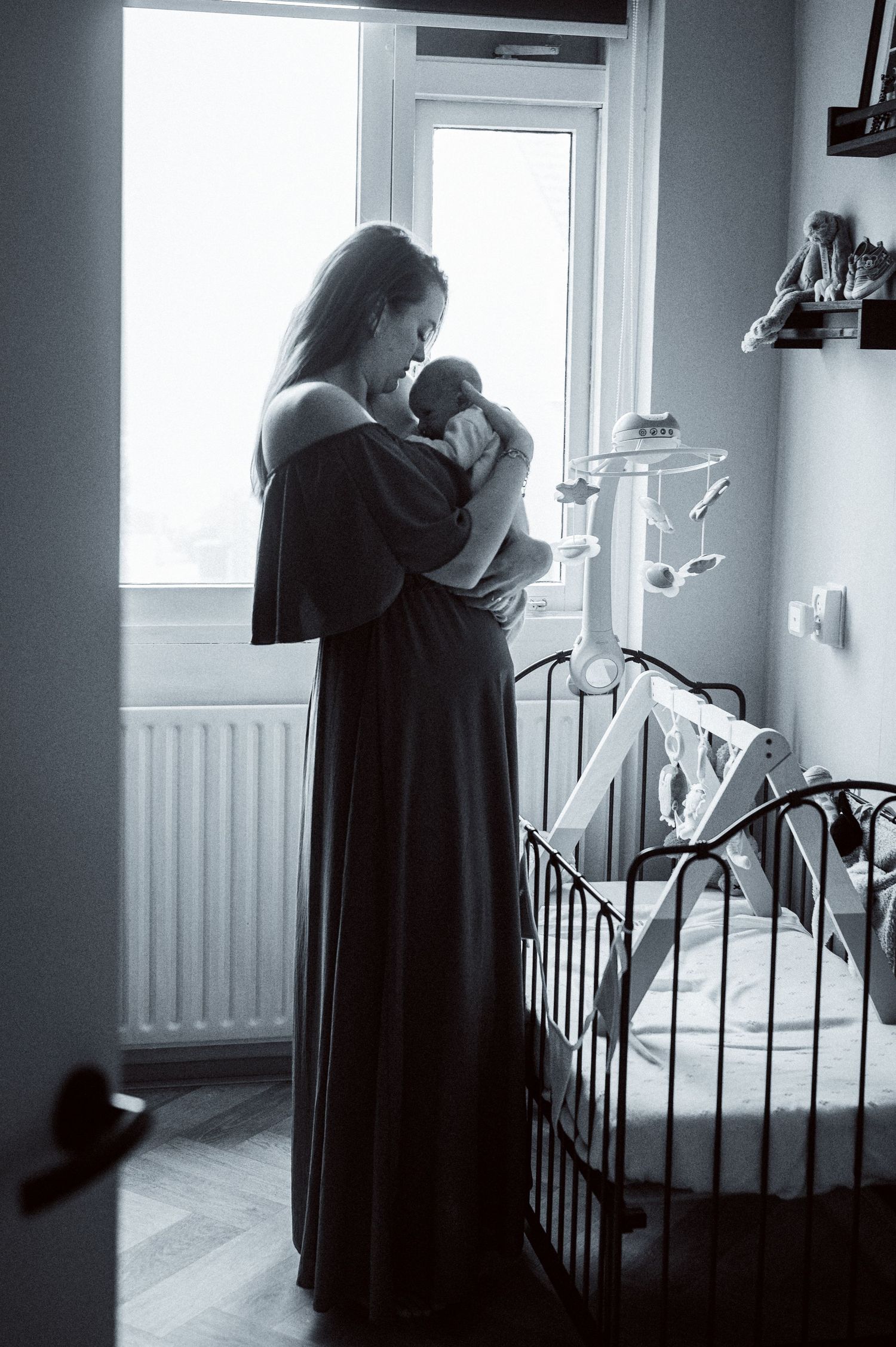 Newborn fotoshoot van mama & twee zoons, bij de klant thuis