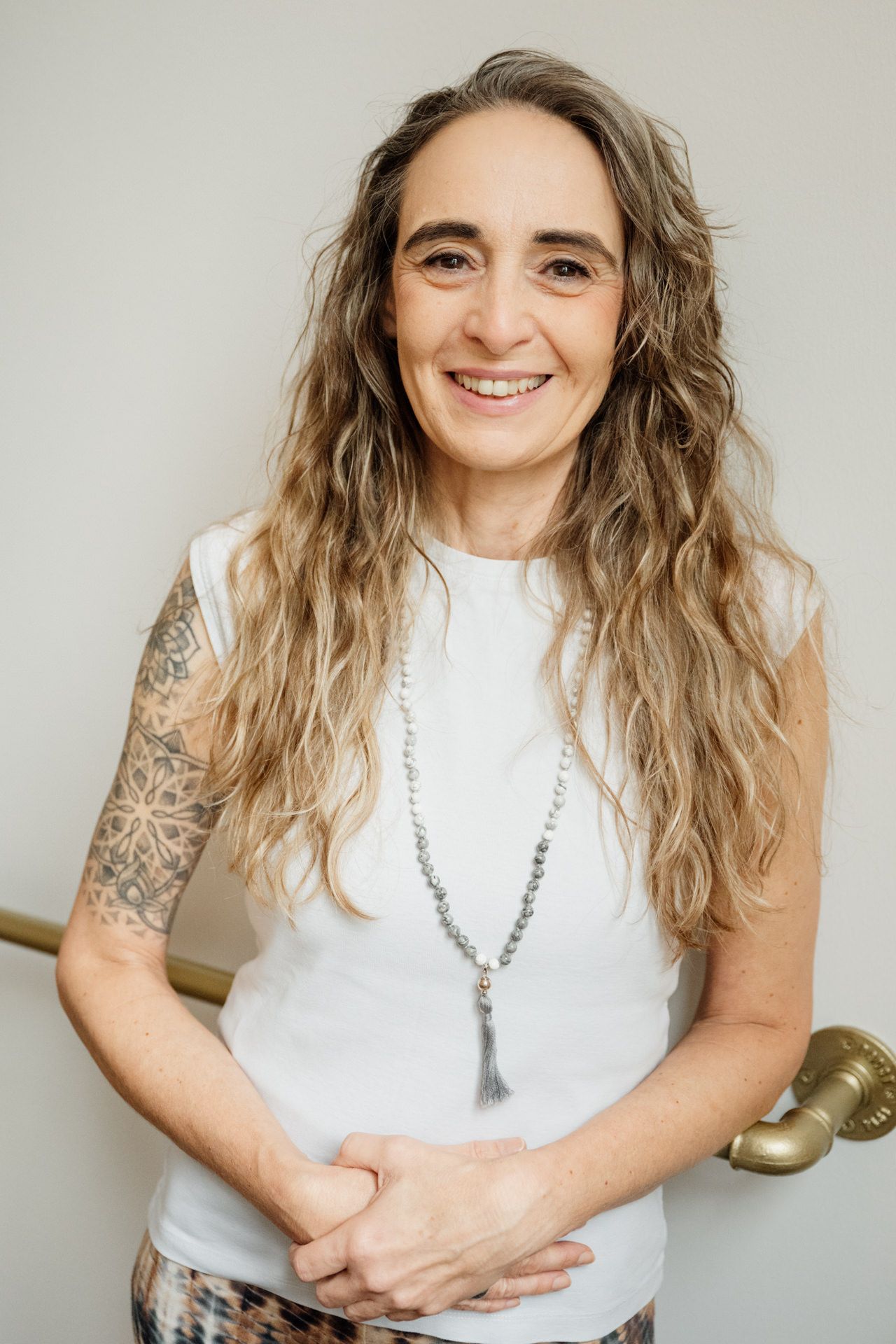 professionelles Portrait einer Yogalehrerin