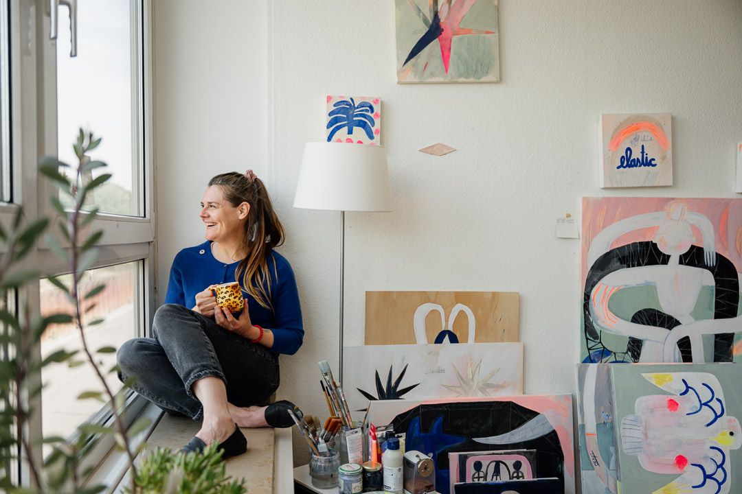 Businessportrait einer Künstlerin im Atelier