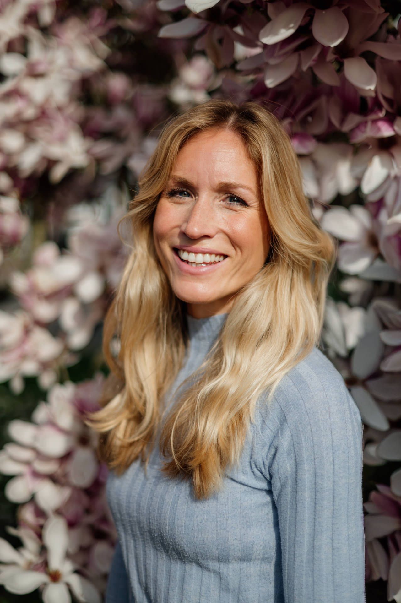 natürliches Portrait einer blonden Frau