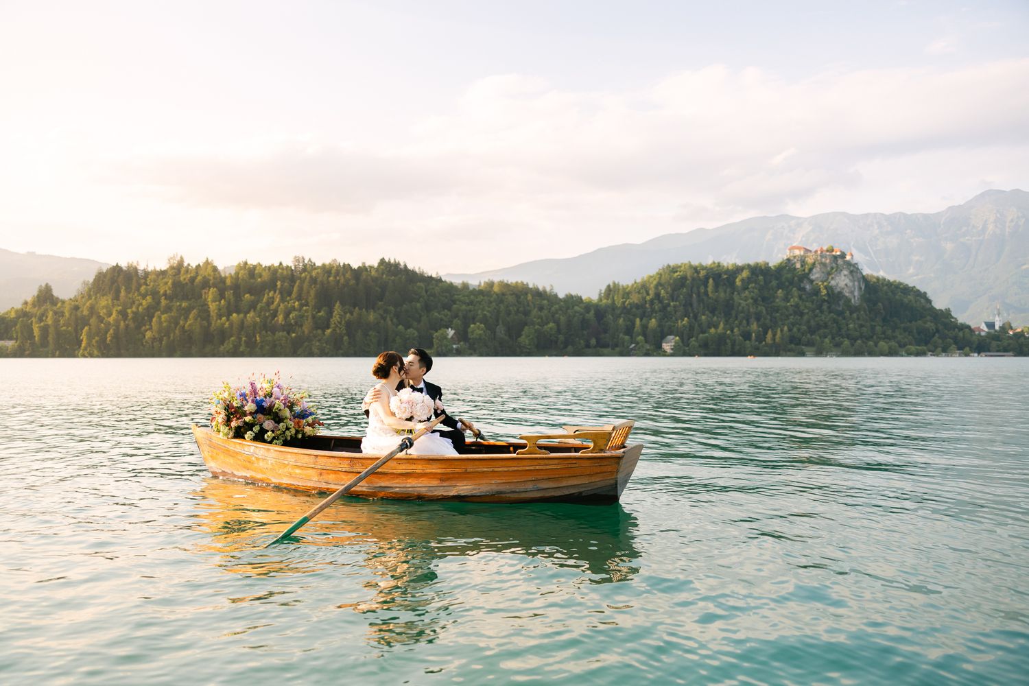 Poroka v Vili Bled s pogledom na jezero