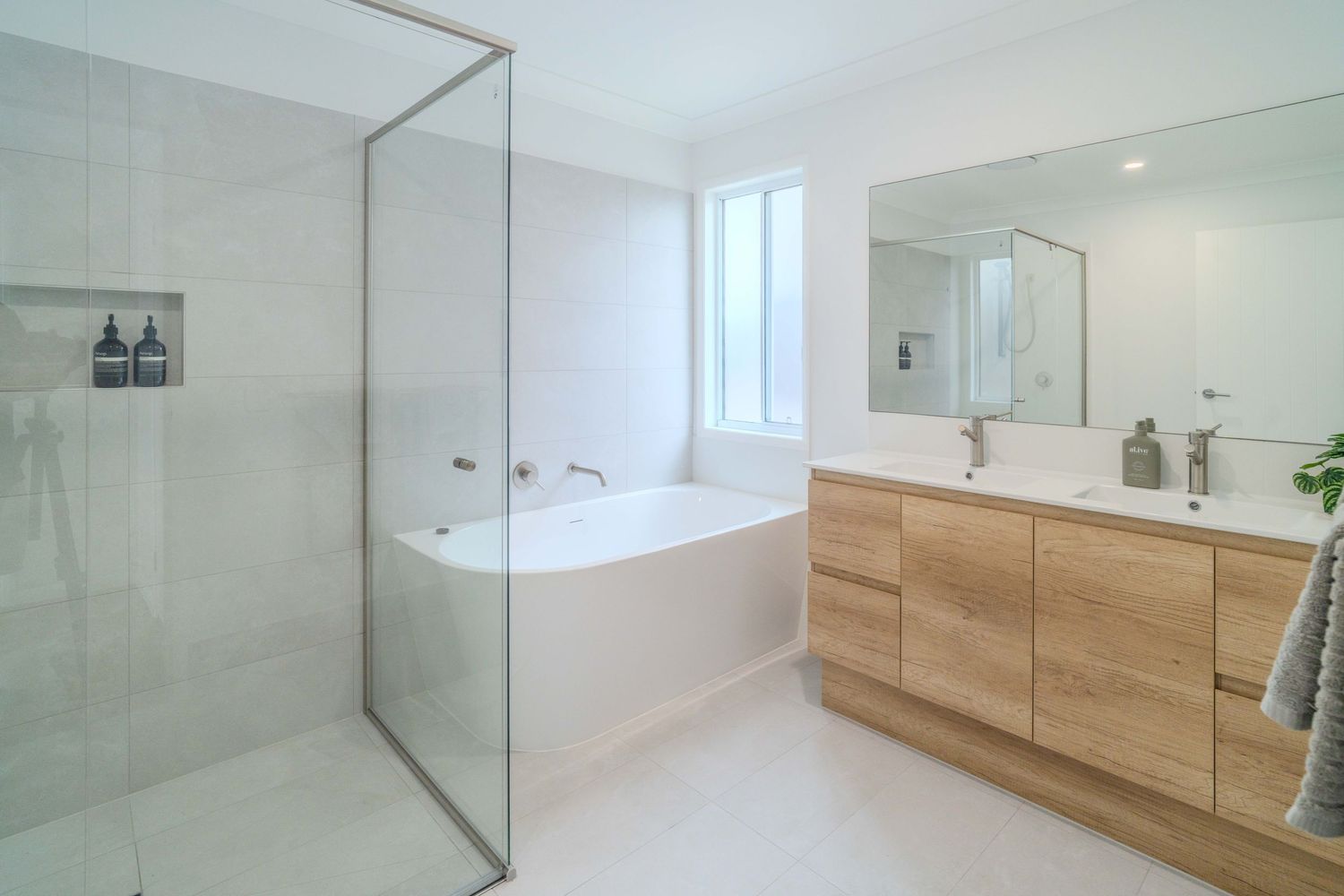 New 53 Larbonya bathroom wide