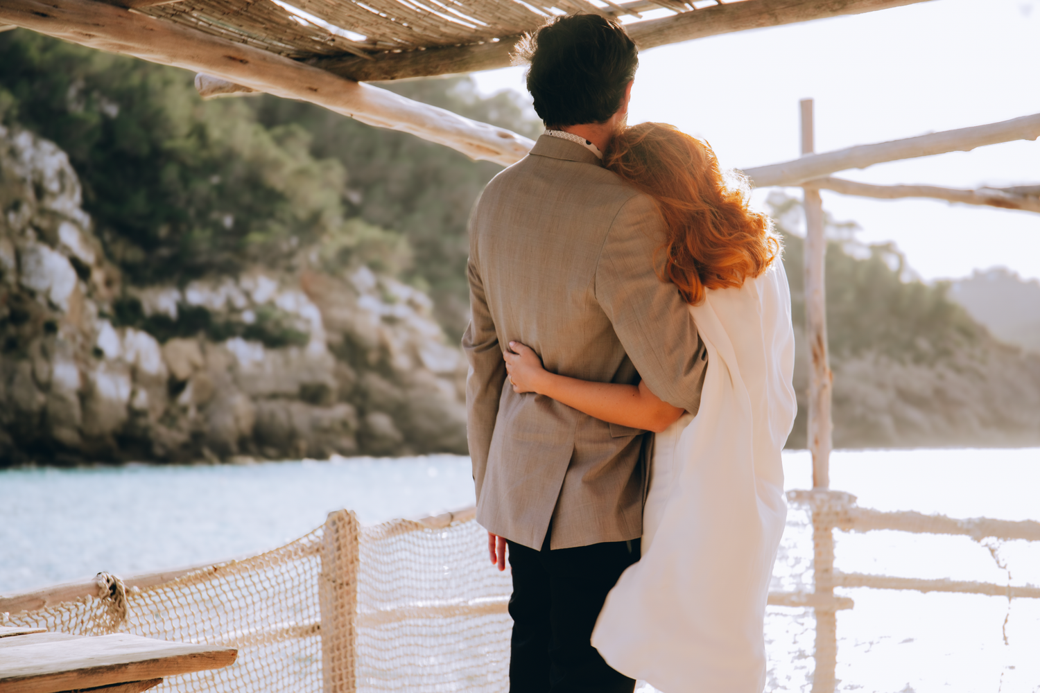 Preboda en Cala Benirràs, IBIZA. Fotógrafa de bodas en Barcelona, Catalunya y España.