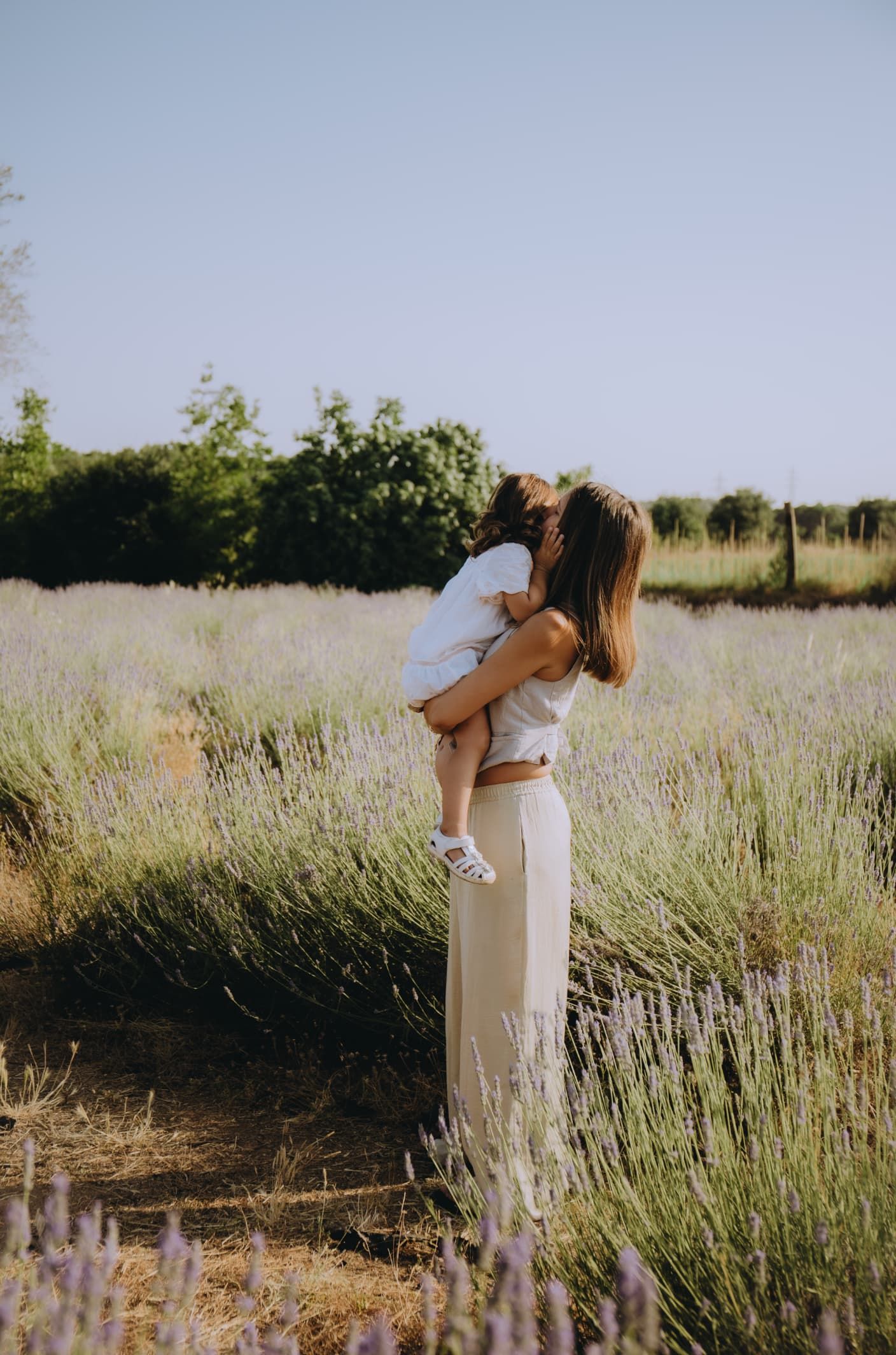 Un Flechazo de Cuento, fotógrafa de maternidad en Barcelona Catalunya. Campo de lavanda, sesión de maternidad