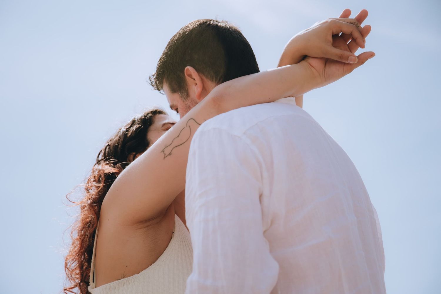 Fotografia de maternidad en la playa del Garraf. Un Flechazo de Cuento. Fotógrafa de bodas y maternidad en Barcelona, Girona y Catalunya