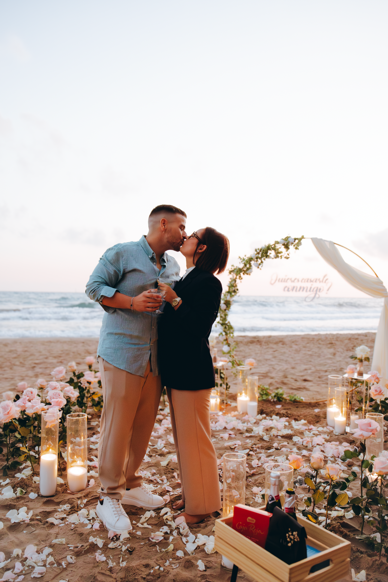Fotógrafa de bodas, sesión pedida de mano. Parejas enamoradas. Un Flechazo de Cuento, historias reales
