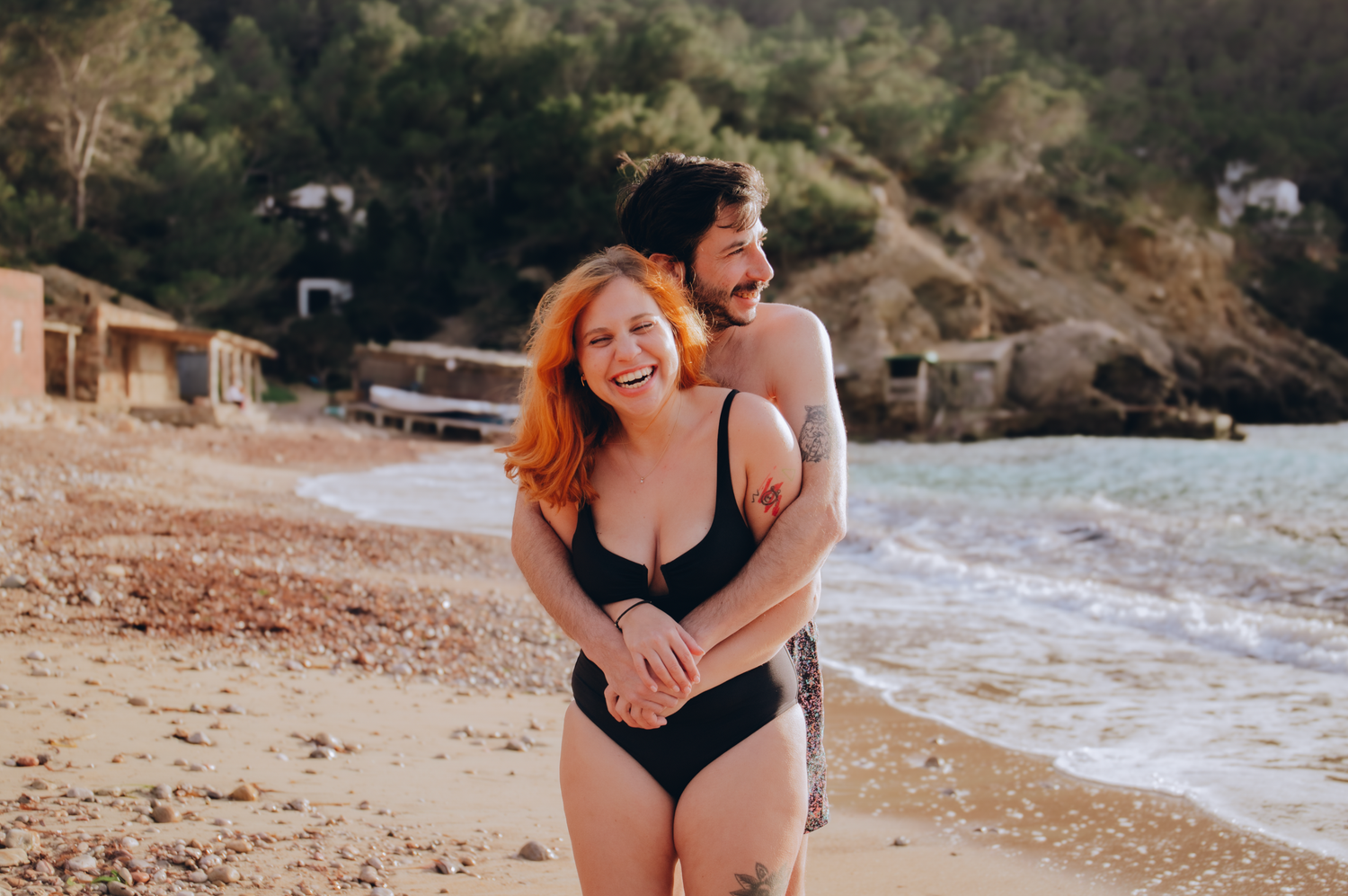 Preboda en Cala Benirràs, IBIZA. Fotógrafa de bodas en Barcelona, Catalunya y España.