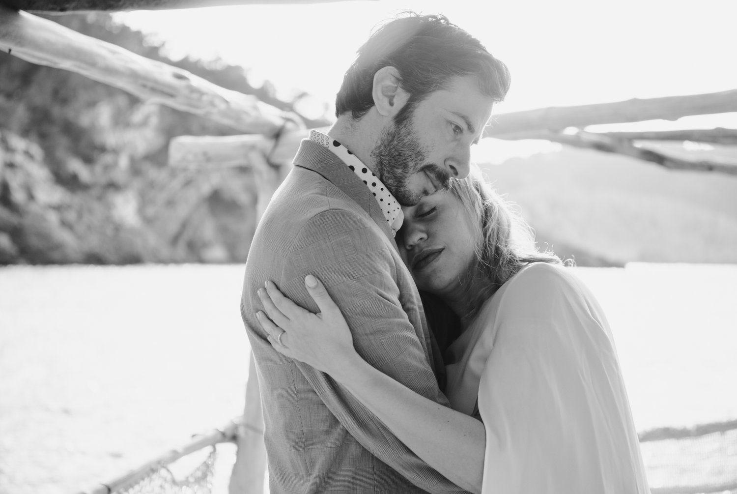 Preboda en Cala Benirràs, IBIZA. Fotógrafa de bodas en Barcelona, Catalunya y España.