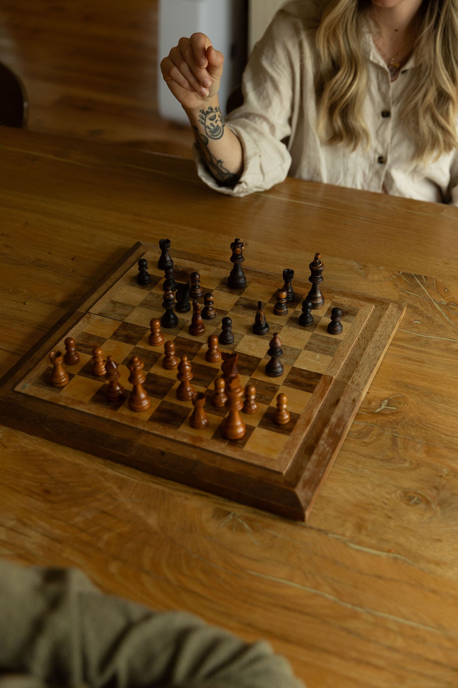 Sequence showing a chess game in progress on a wooden board.