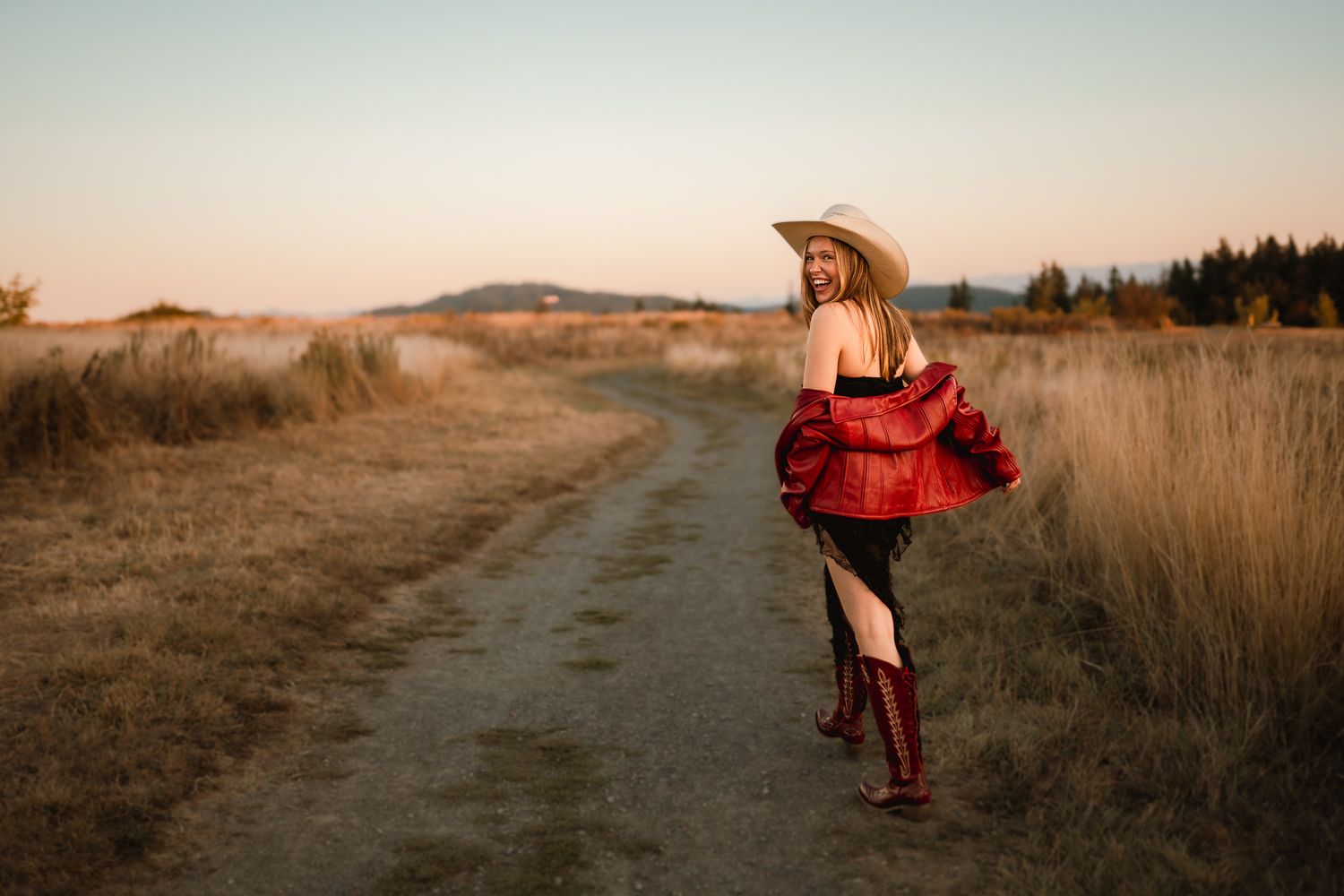Senior girl portrait at Powell Butte in Portland, Oregon