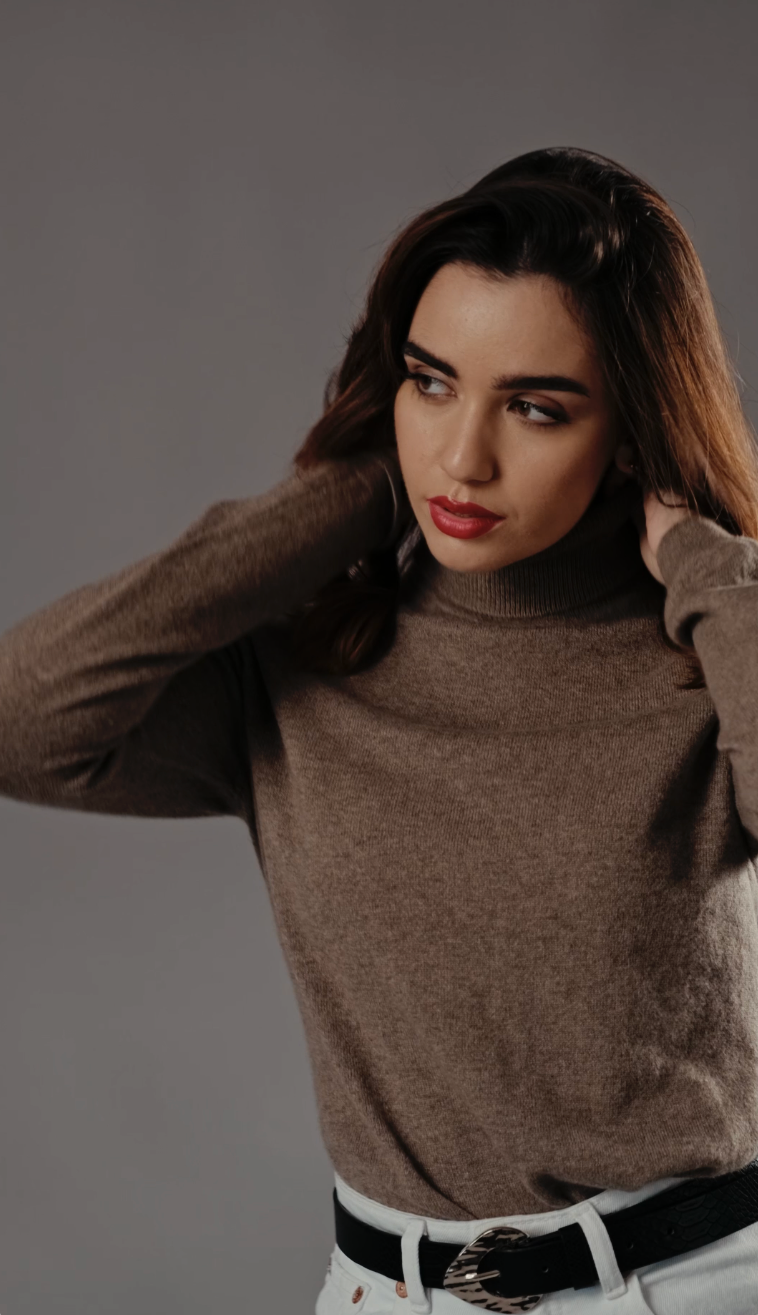 Fashion and beauty film focused on aesthetics, movement, texture, and cinematic atmosphere.