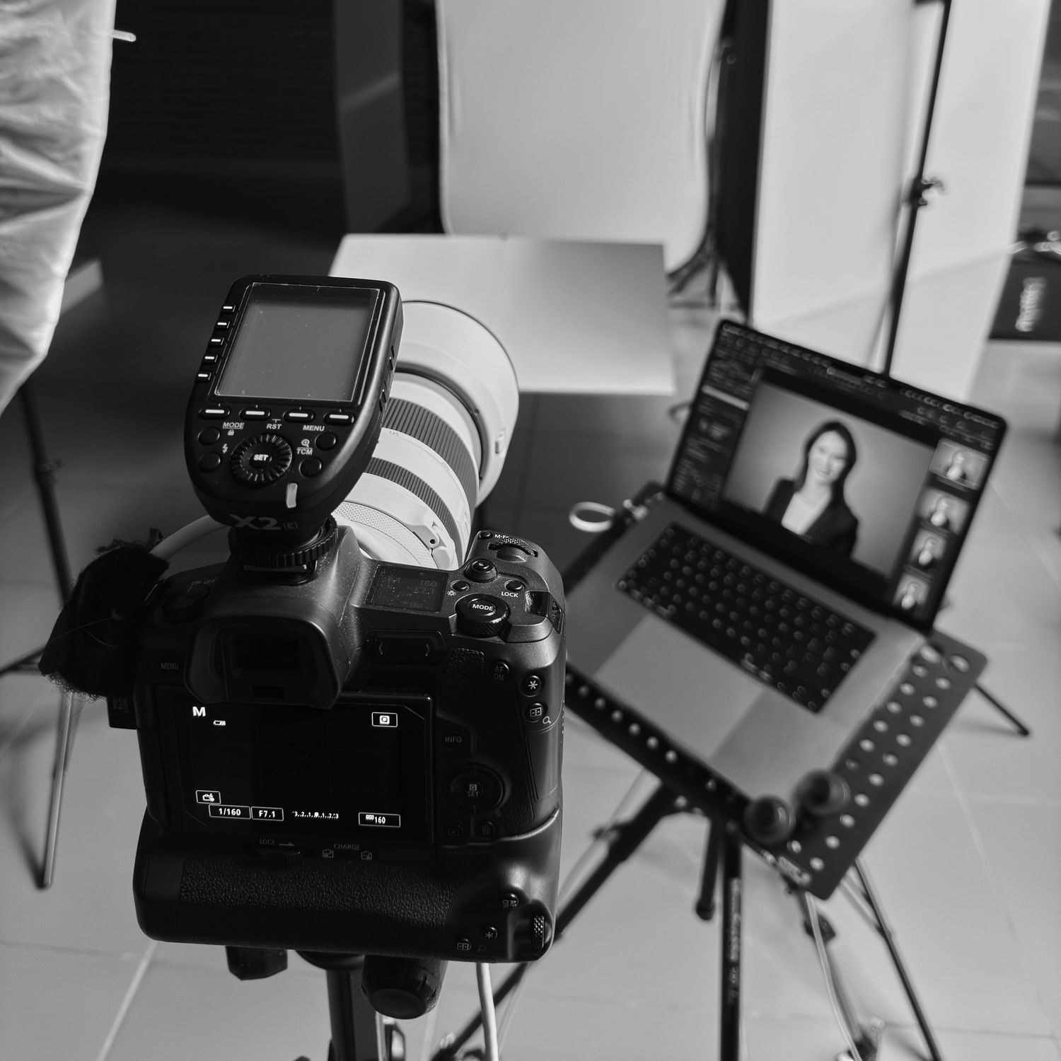 Biznesmen w garniturze. Dawid Wołoszyn fotograf biznesowy Lublin, fotograf produktowy Lublin