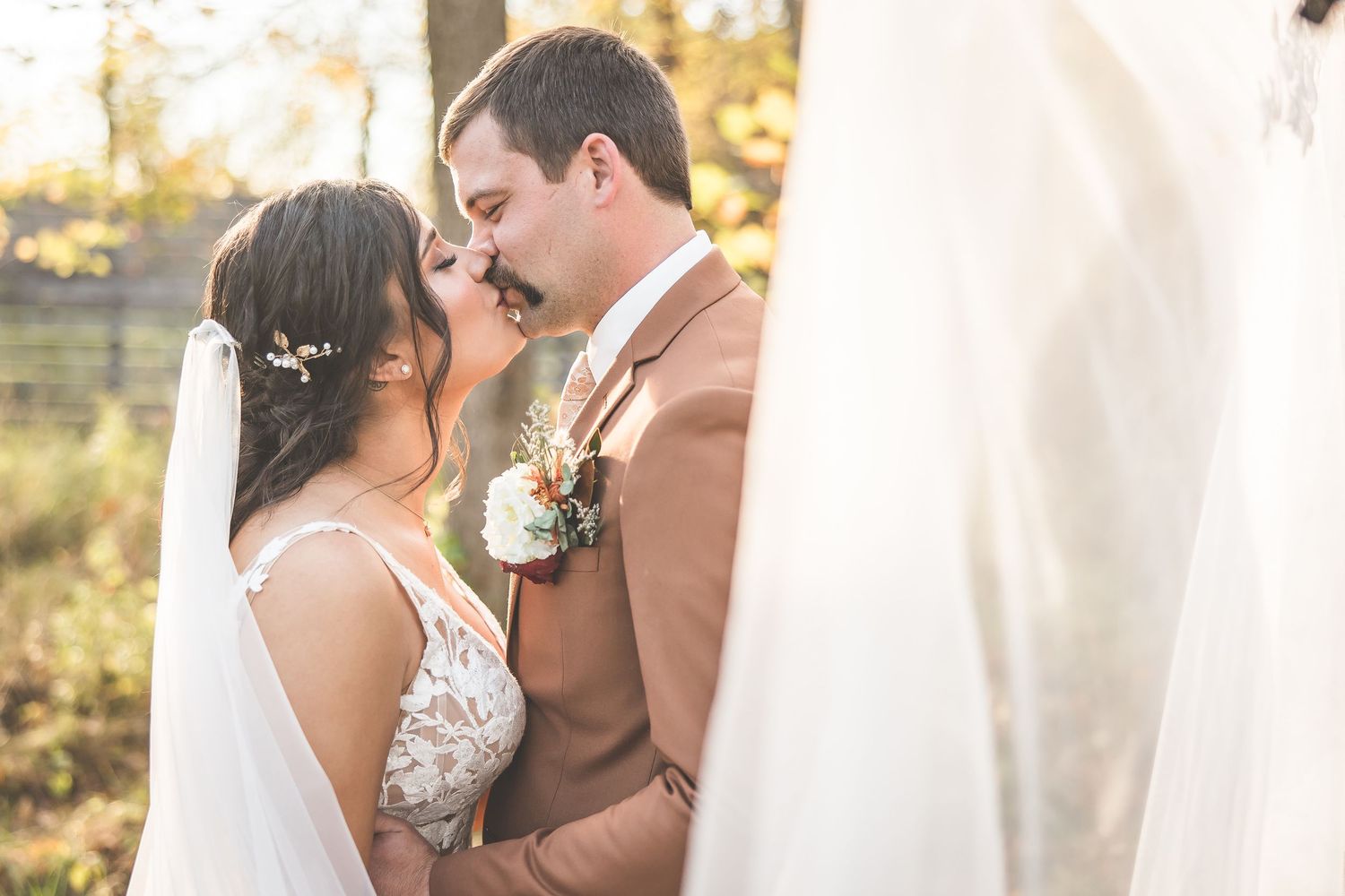 Romantic outdoor wedding portraits in golden sunlight.