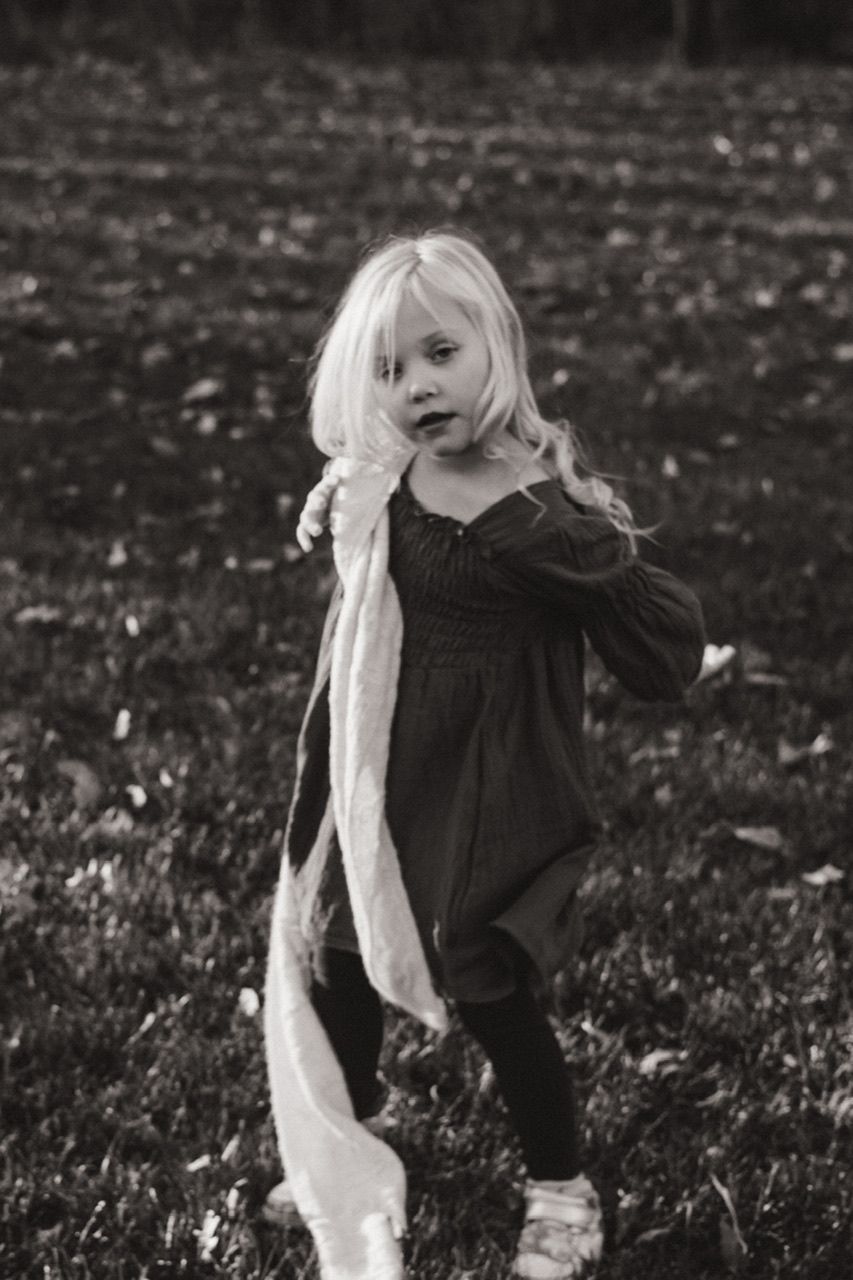Black and white sequence showing movement and emotion in a natural setting.