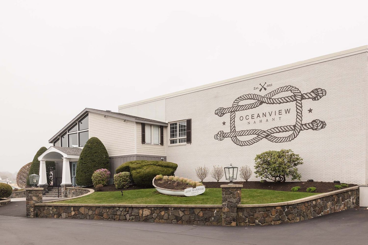 Image of the outside of the Oceanview of Nahant on a cloud wedding day.
