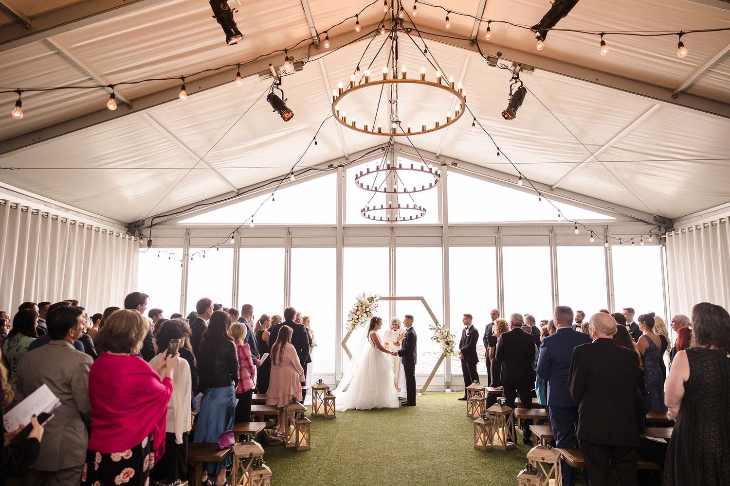 A beautiful wedding ceremony at the oceanview of Nahant overlooking the Atlantic