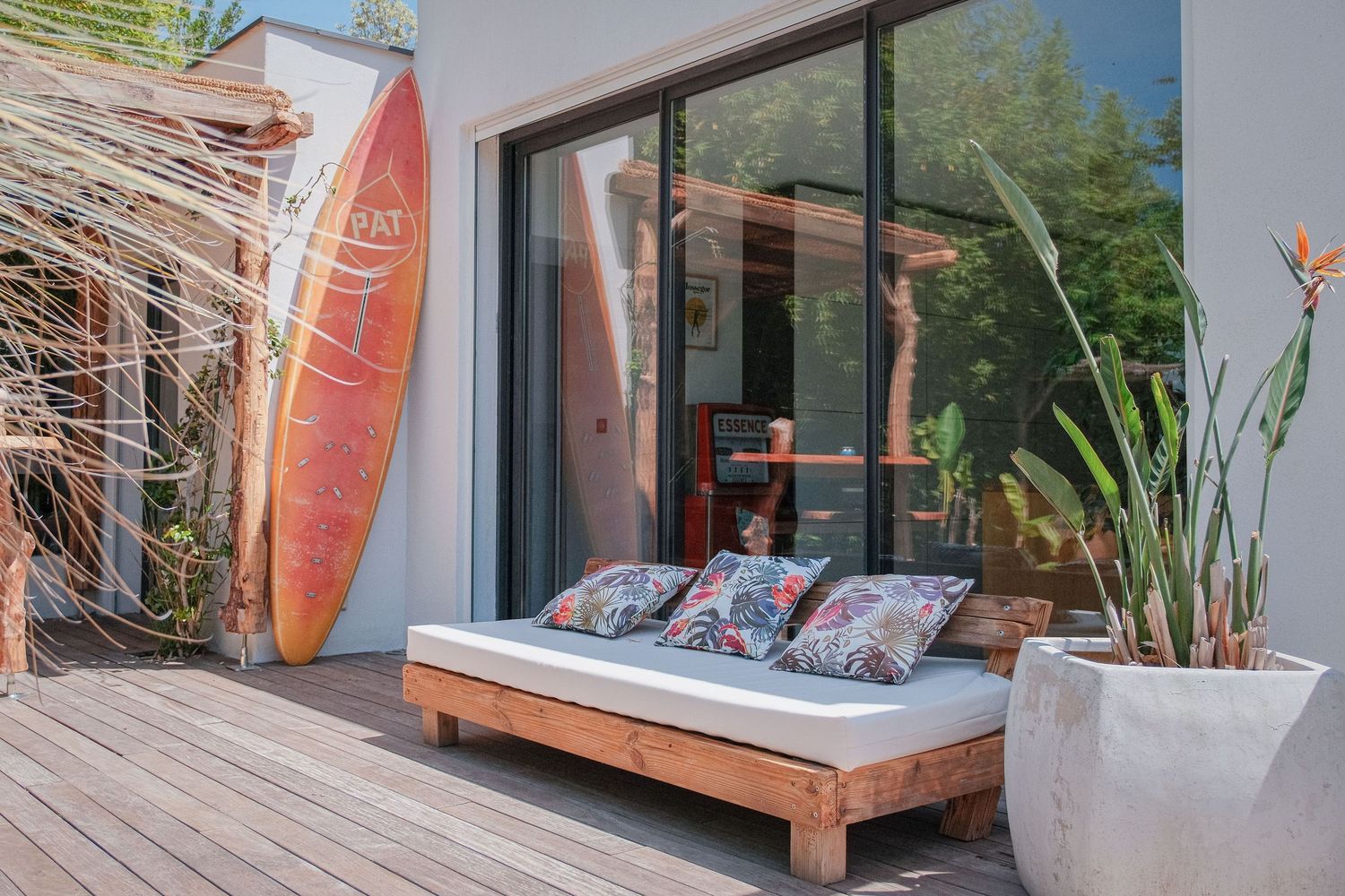 Villa Lattes, ambiance bali surf et végétal. Art de vivre sud de la france, montpellier