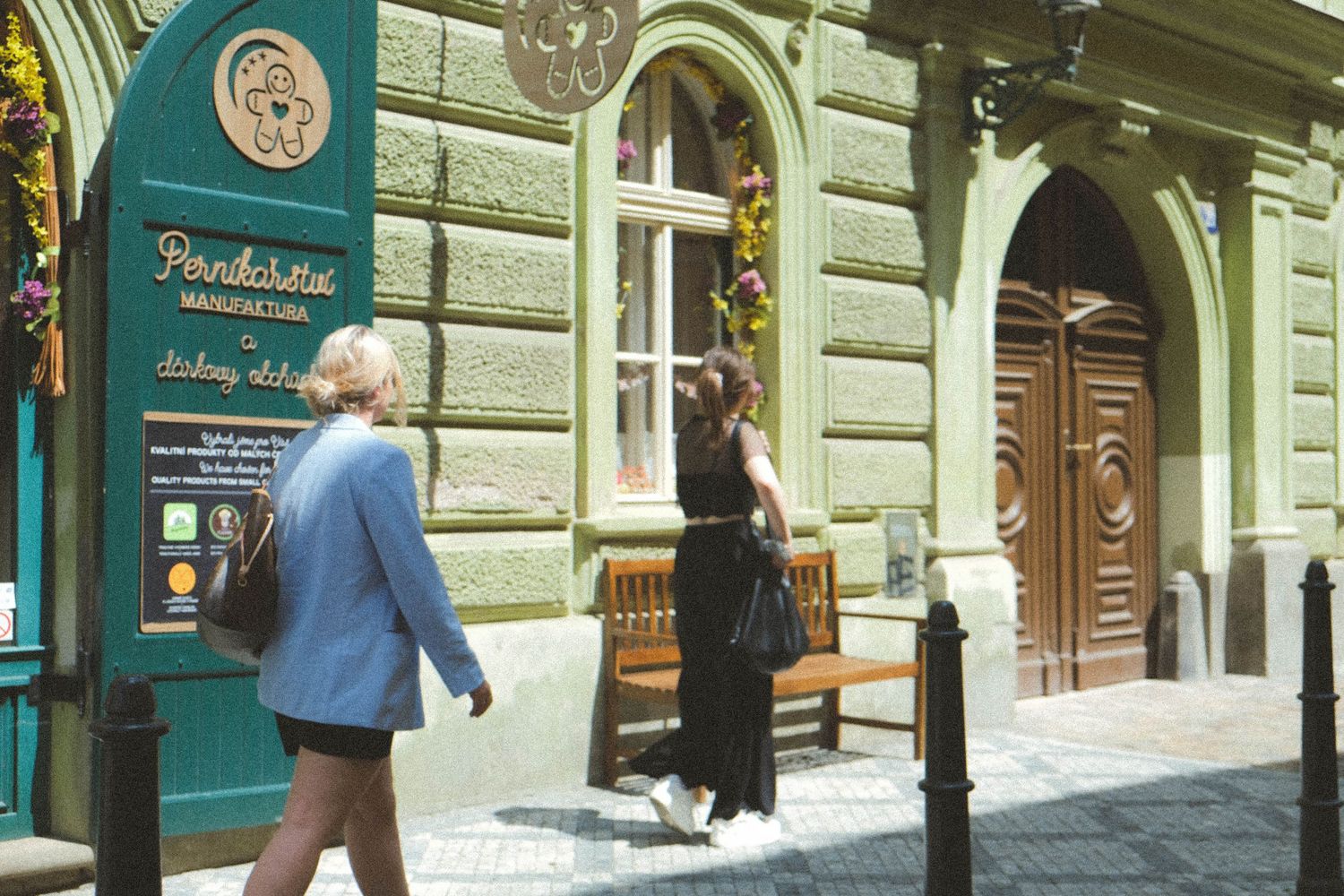 Fotografka ženských portrétů z Prahy - Barbora Vlasatá - focení pro podnikatelky - street focení - ulice prahy