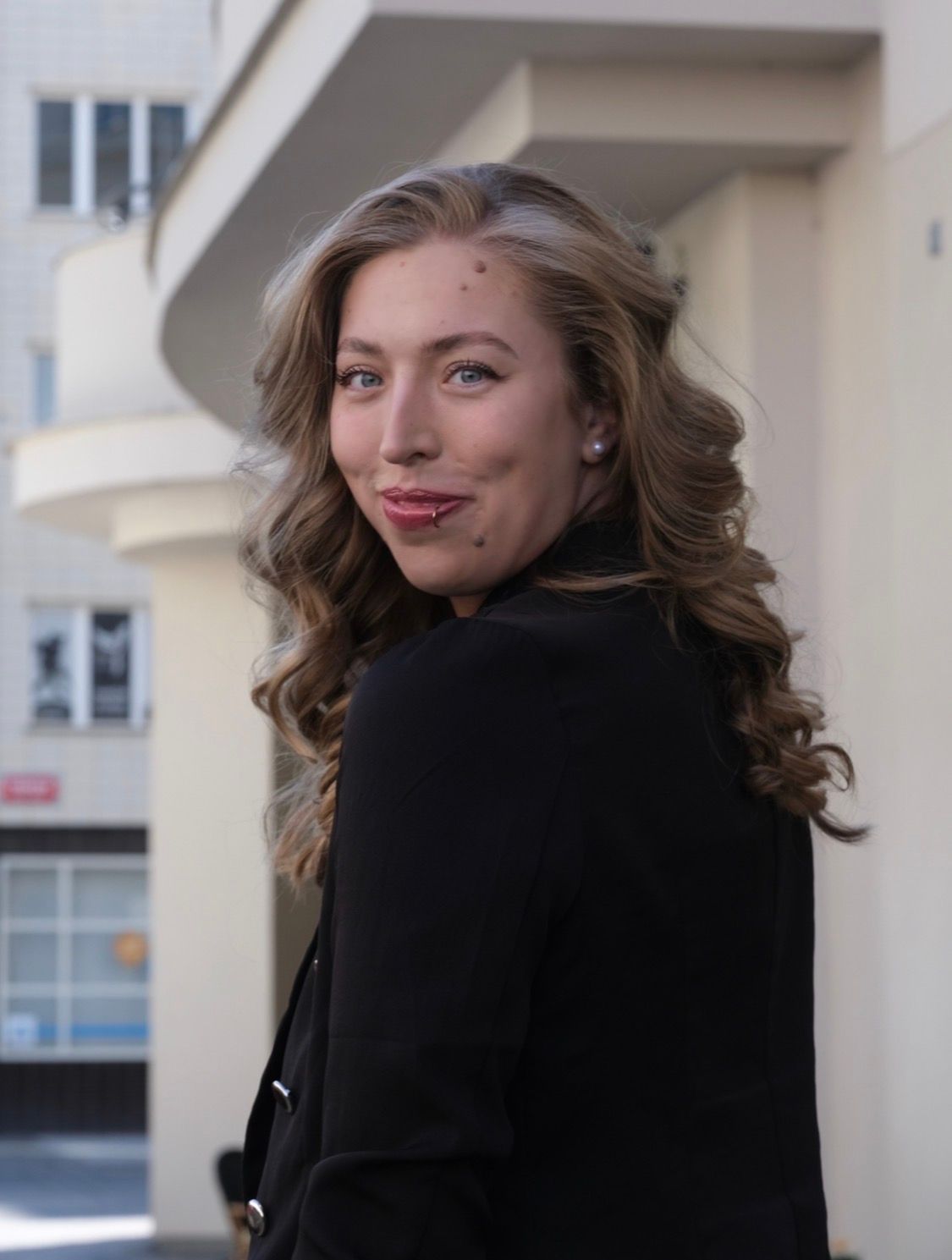 Fotografka ženských portrétů z Prahy - Barbora Vlasatá - focení pro podnikatelky - street focení - ulice prahy