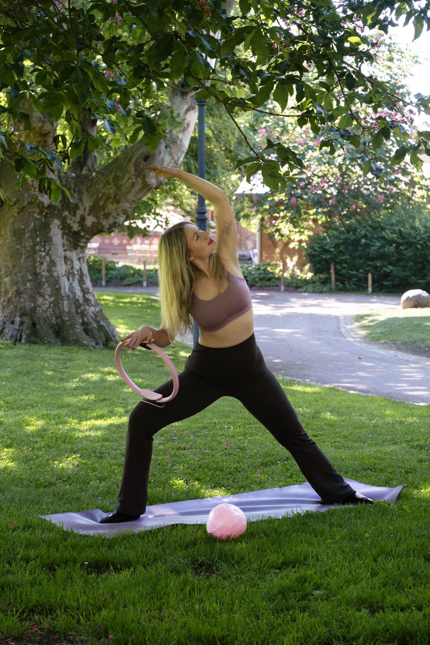 Fotografka ženských portrétů z Prahy - Barbora Vlasatá - focení pro podnikatelky - street focení - ulice prahy - pilates
