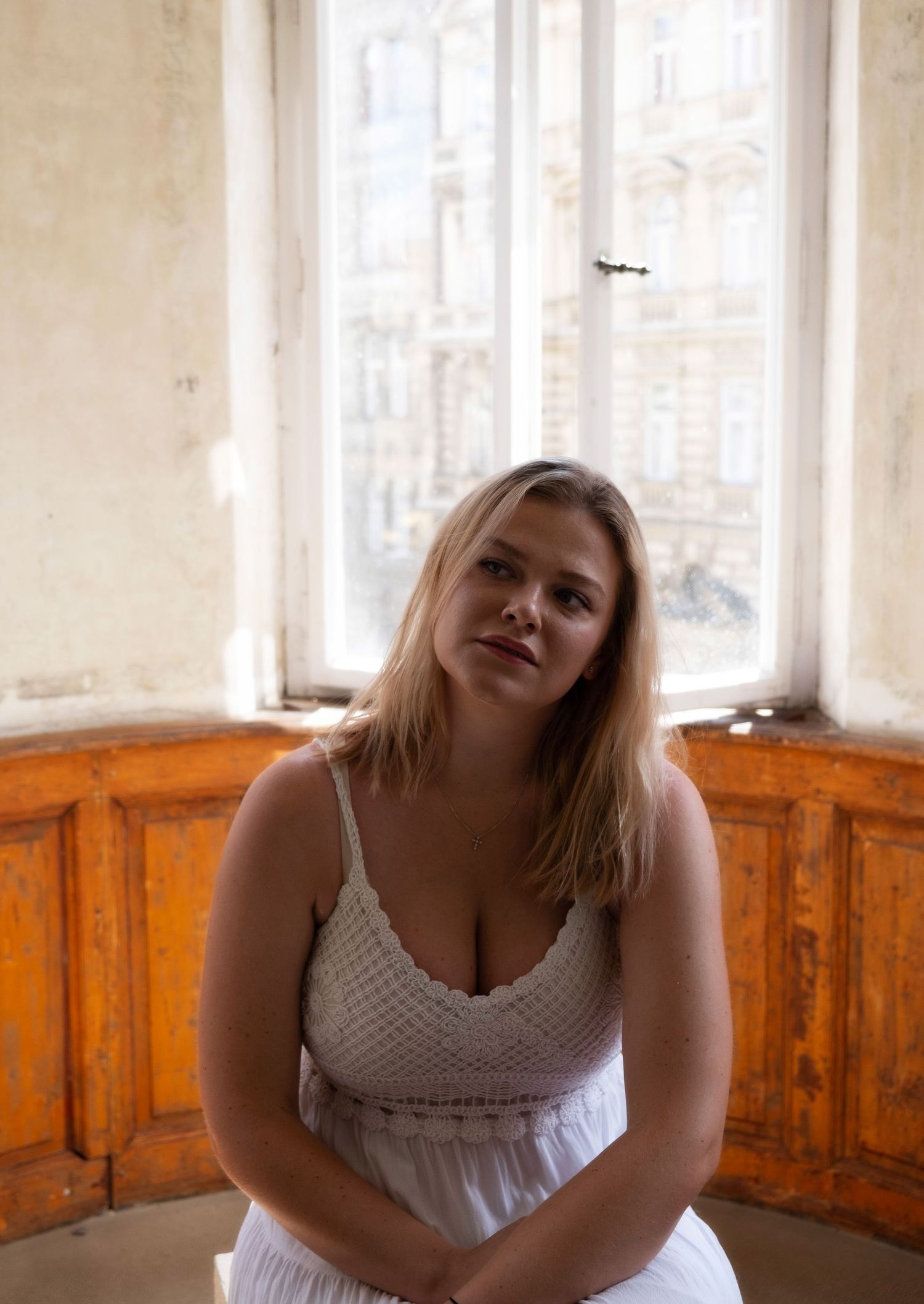 Fotografka ženských portrétů z Prahy - Barbora Vlasatá - focení pro podnikatelky - street focení - ulice prahy