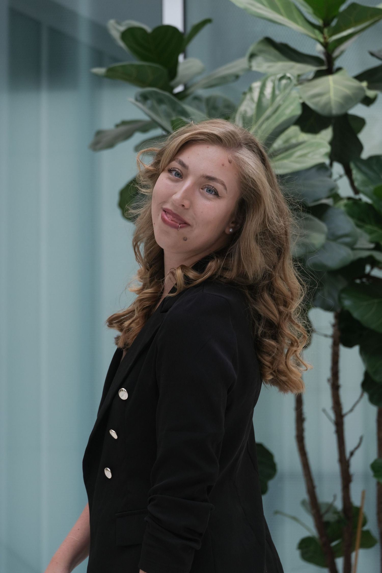 Fotografka ženských portrétů z Prahy - Barbora Vlasatá - focení pro podnikatelky - street focení - ulice prahy