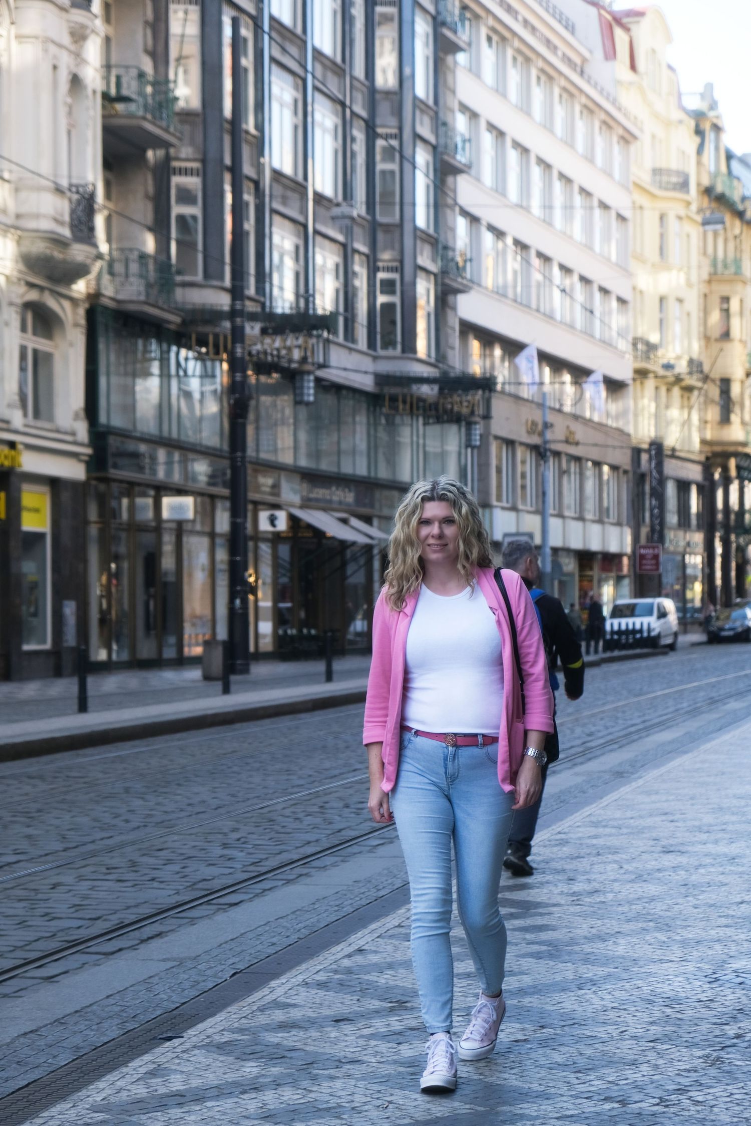 Fotografka ženských portrétů z Prahy - Barbora Vlasatá - focení pro podnikatelky - street focení - ulice prahy