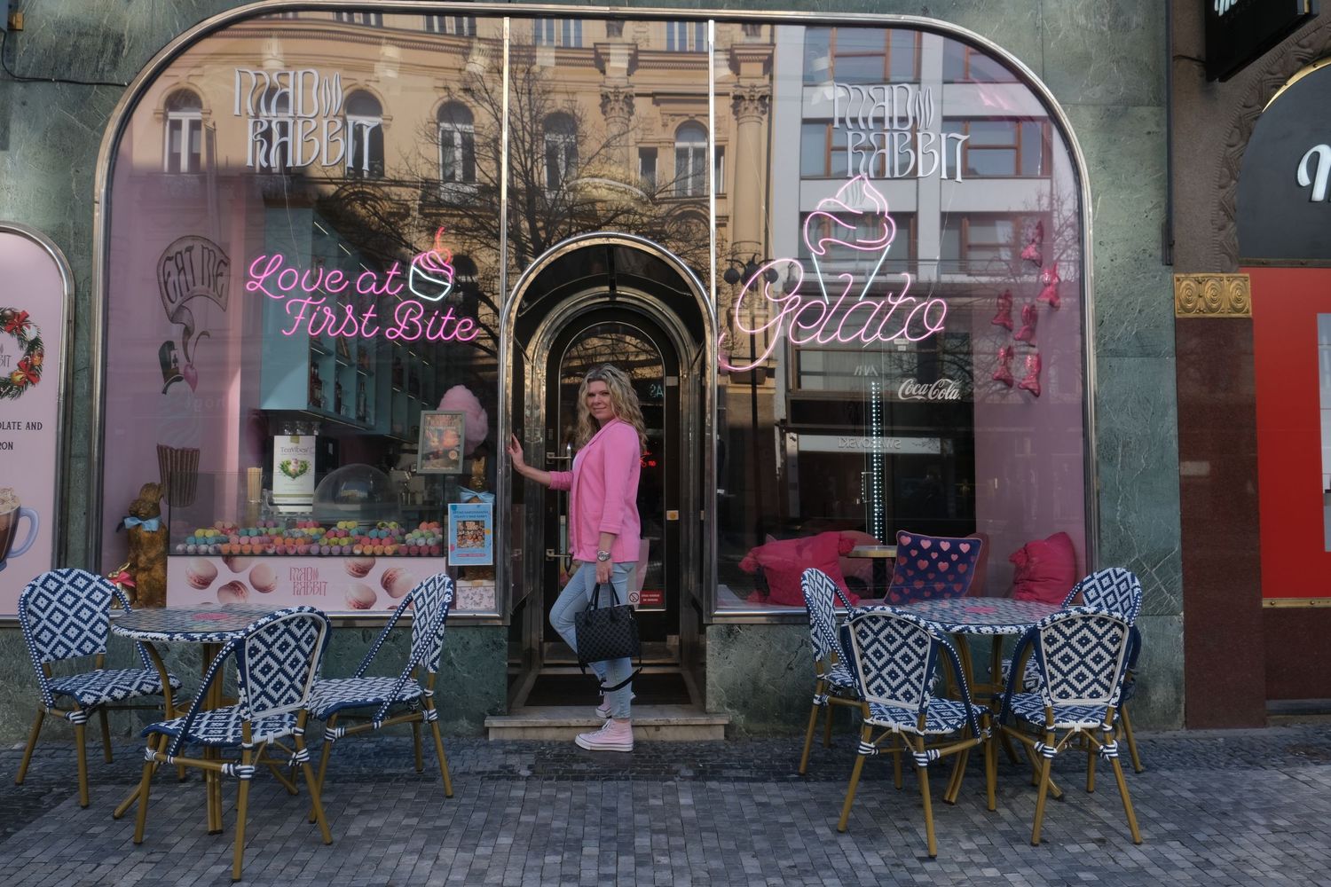 Fotografka ženských portrétů z Prahy - Barbora Vlasatá - focení pro podnikatelky - street focení - ulice prahy - Na Příkopech