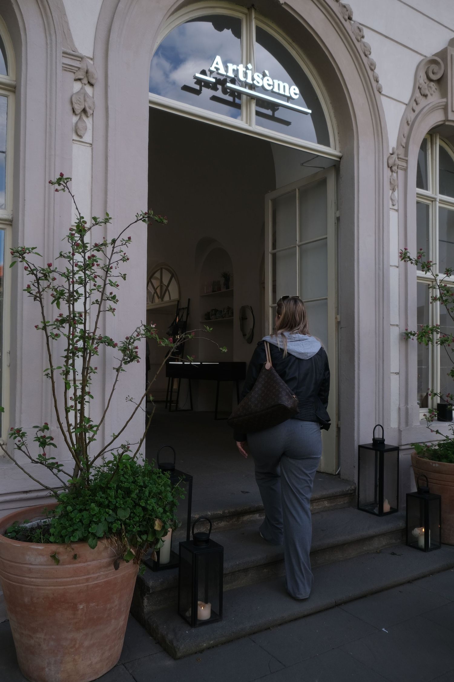 Fotografka ženských portrétů z Prahy - Barbora Vlasatá - focení pro podnikatelky - street focení - ulice prahy