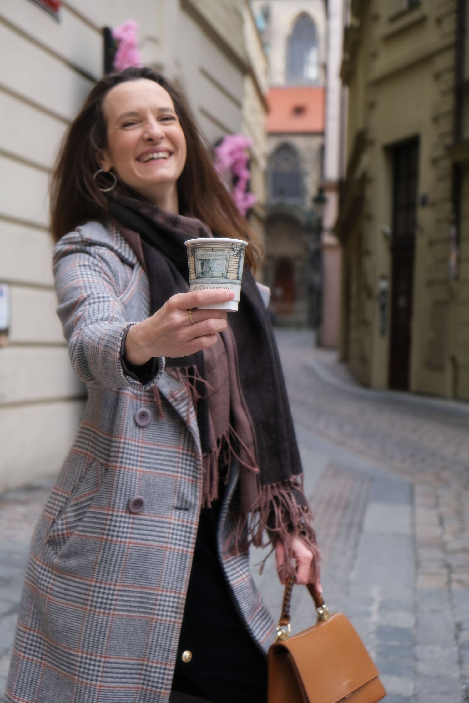 Fotografka ženských portrétů z Prahy - Barbora Vlasatá - focení pro podnikatelky - street focení - ulice prahy