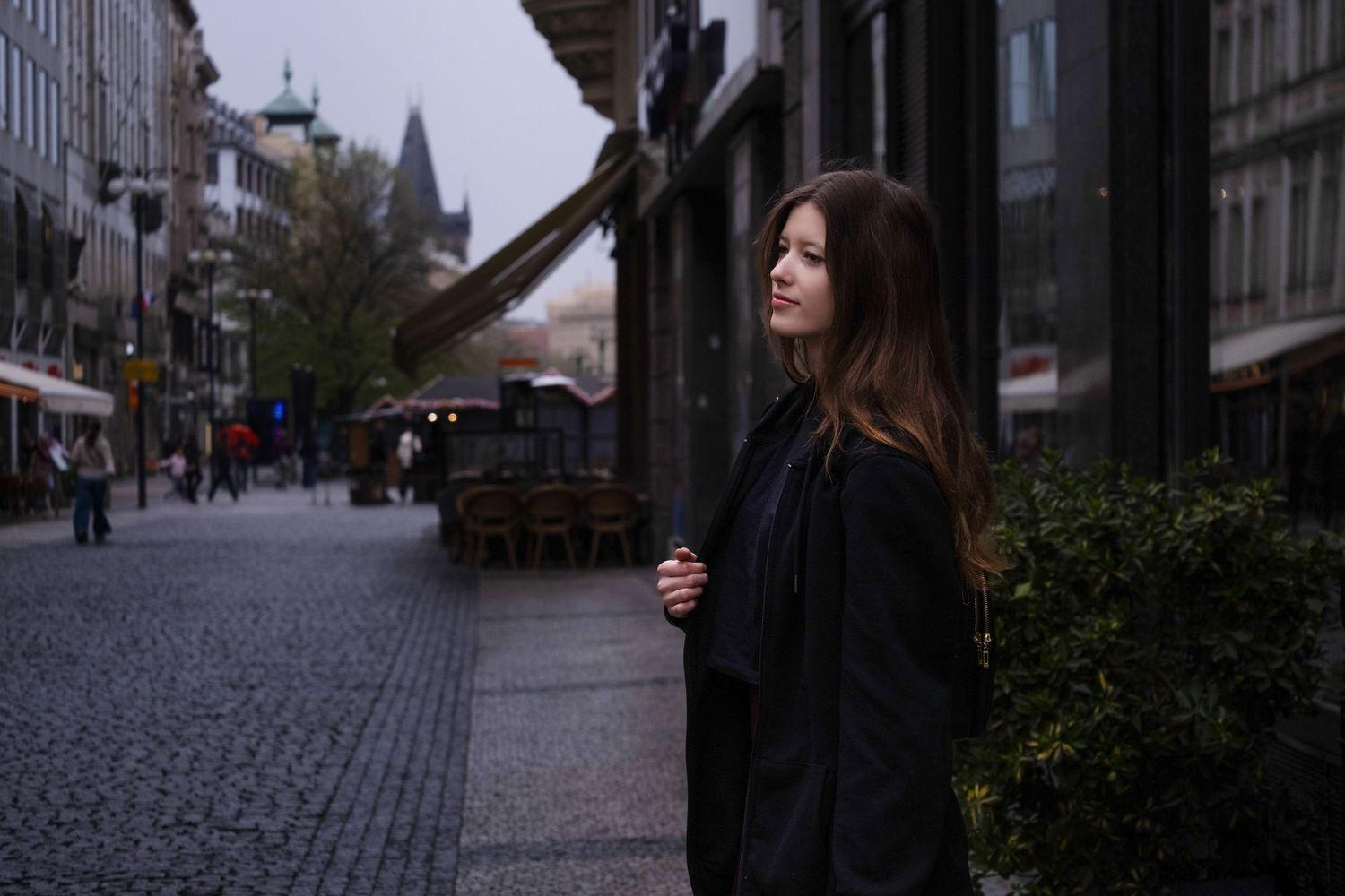 Fotografka ženských portrétů z Prahy - Barbora Vlasatá - focení pro podnikatelky - street focení - ulice prahy