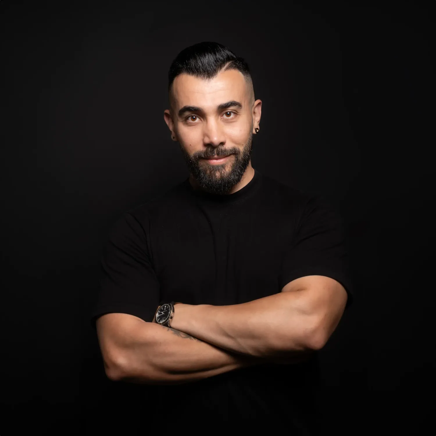Portrait von einem Kunden indoor. es passt für ein Bewerbung oder Profil Fotos.