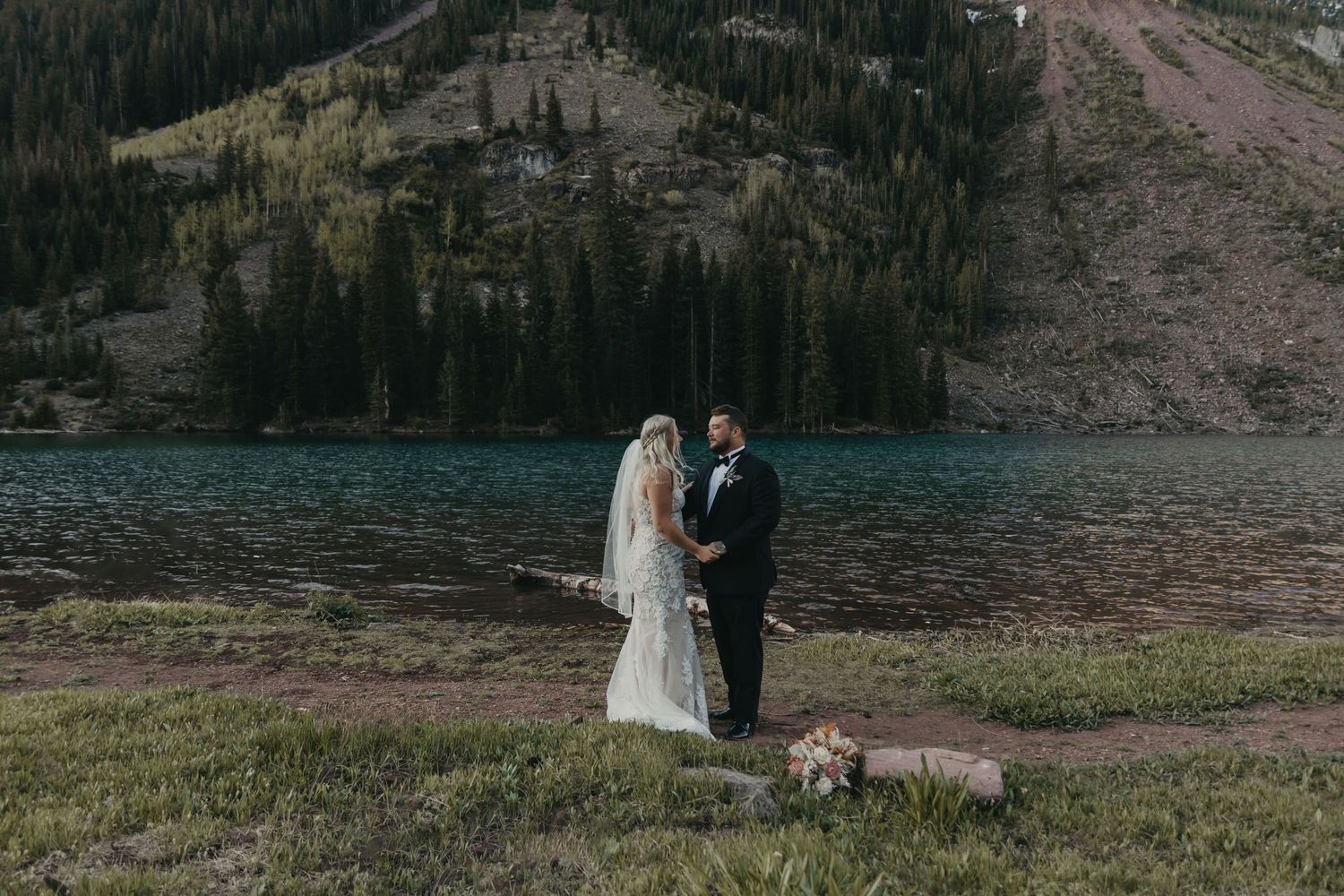 Alaska elopement photographer, Alaska elopement, Lakeside elopement, Washington elopement photographer