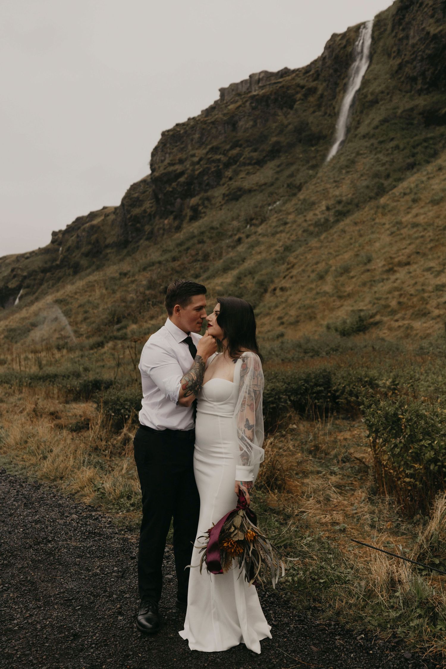 Iceland-elopement, waterfall elopement