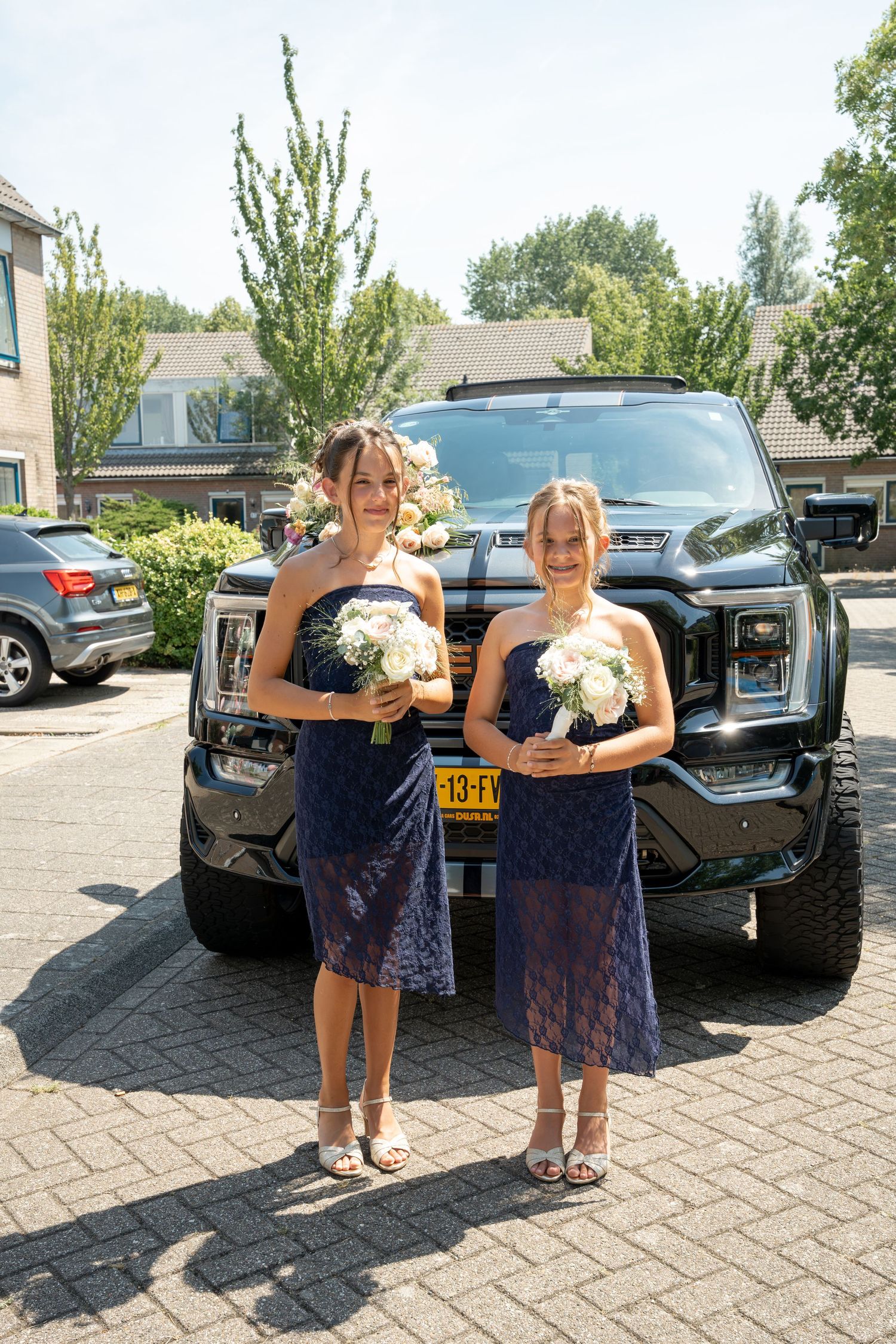 Klaarmaken voor de ceremonie in Alkmaar by LoDé trouwfotografie