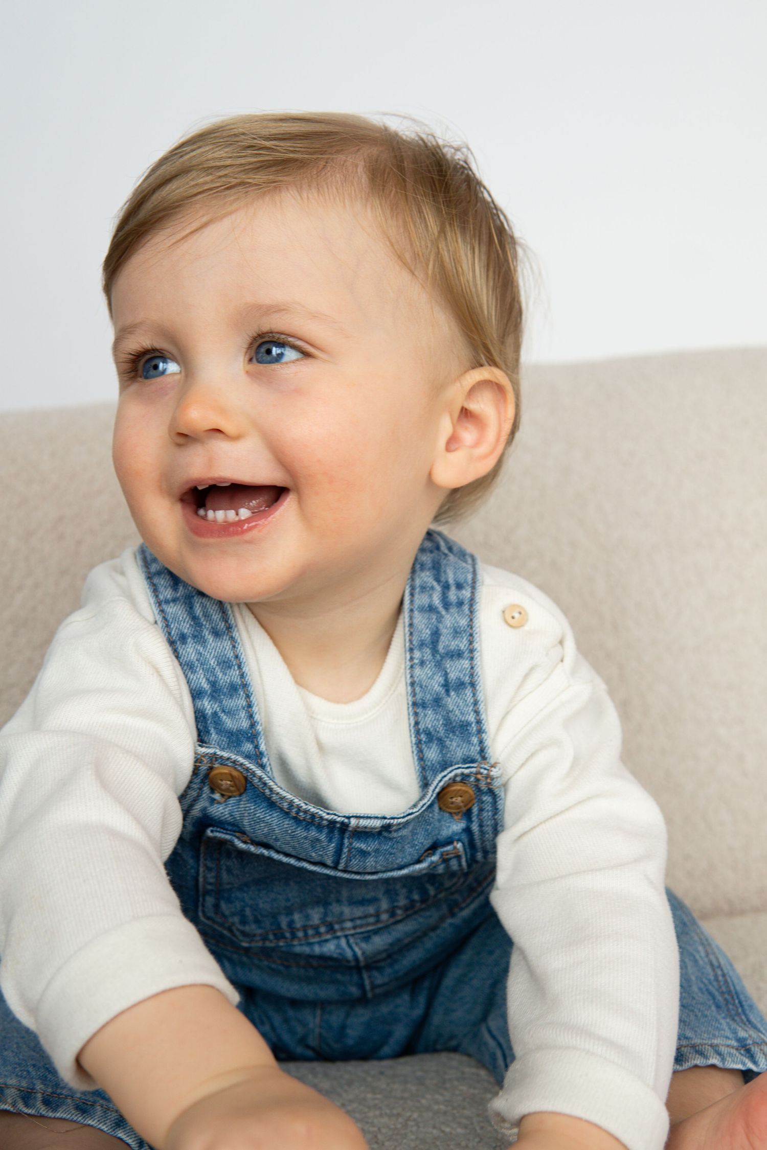 Portret & Lifestyle fotografie baby kind en peuter daglichtstudio Alkmaar Noord-Holland by LoDé