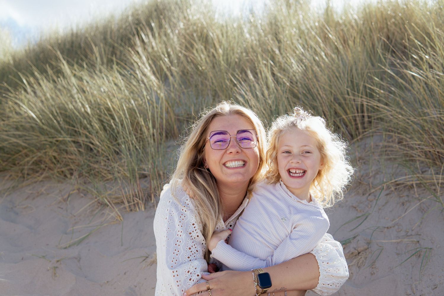 Portret & Lifestyle fotografie outdoor Alkmaar Noord-Holland by LoDé gezinsshoot op het strand