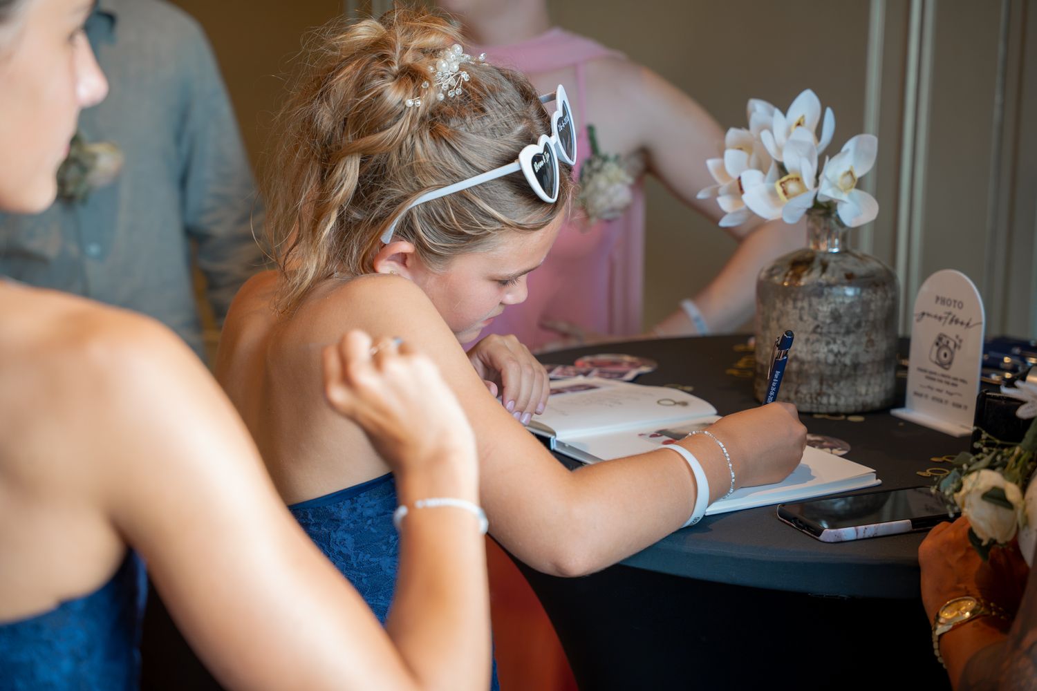 Het feest trouwdag in Heerhugowaard by LoDé trouwfotografie