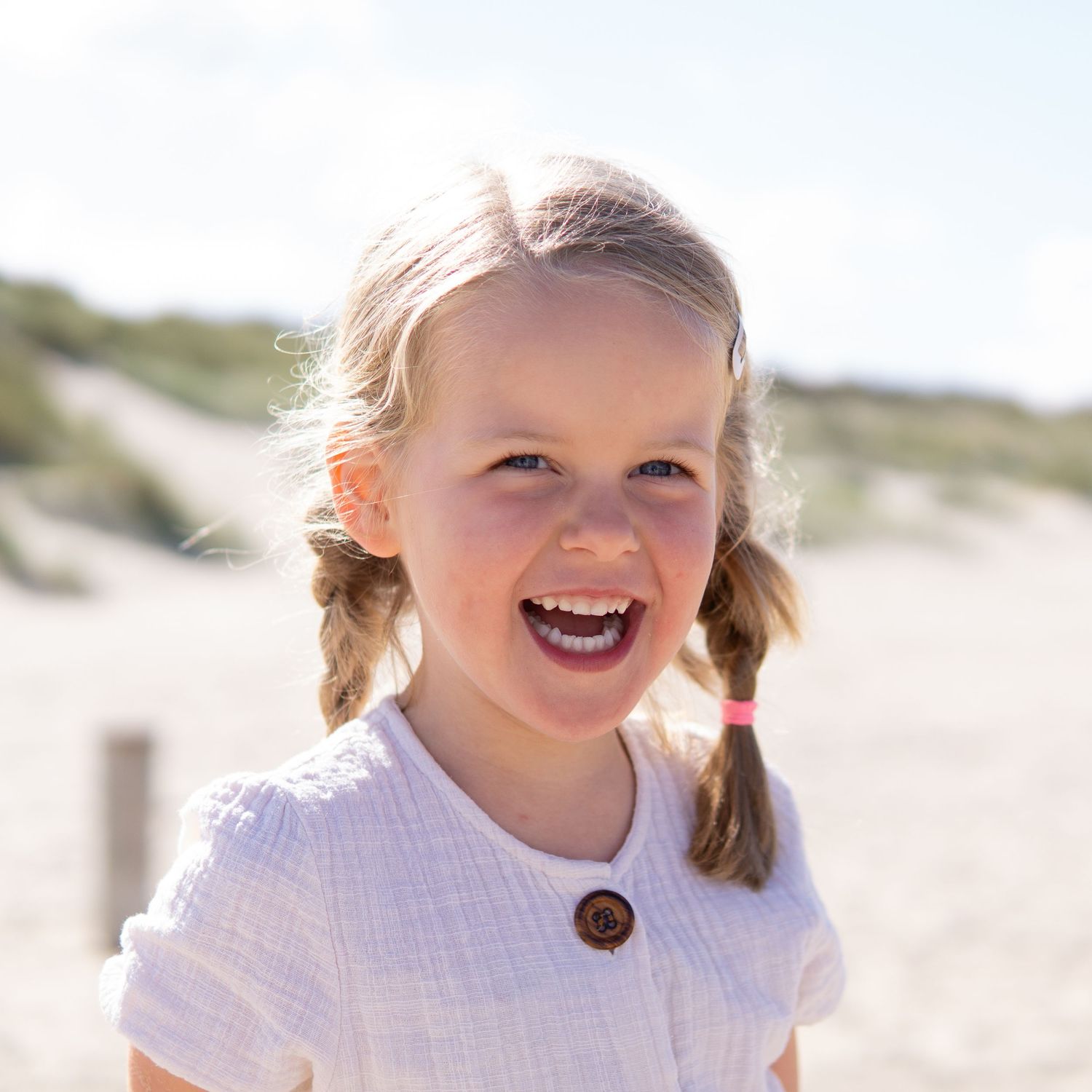 Portret & Lifestyle fotografie outdoor Alkmaar Noord-Holland by LoDé gezinsshoot op het strand