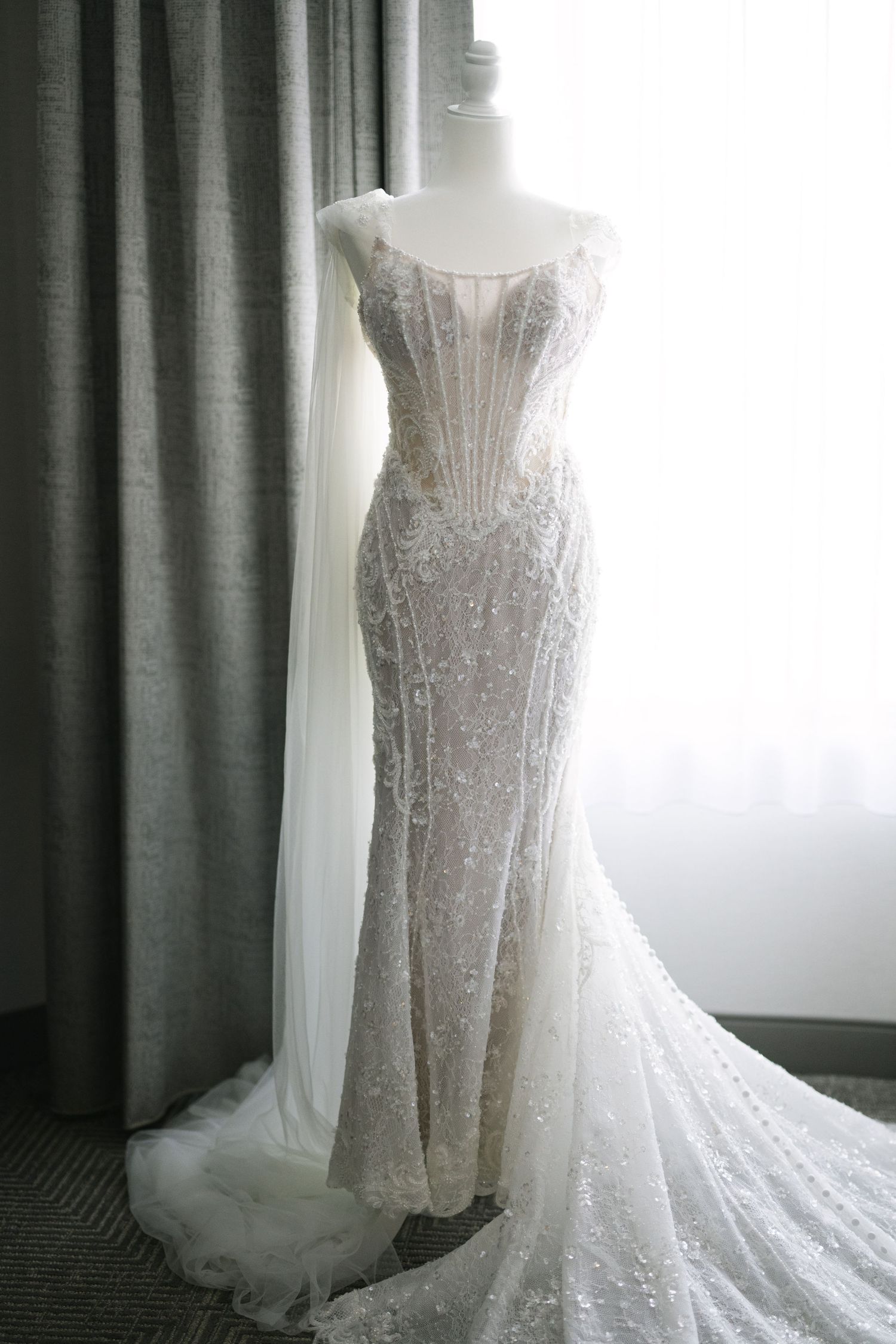 The BRIX on the Fox Wedding - Wedding Dress Details & Veil