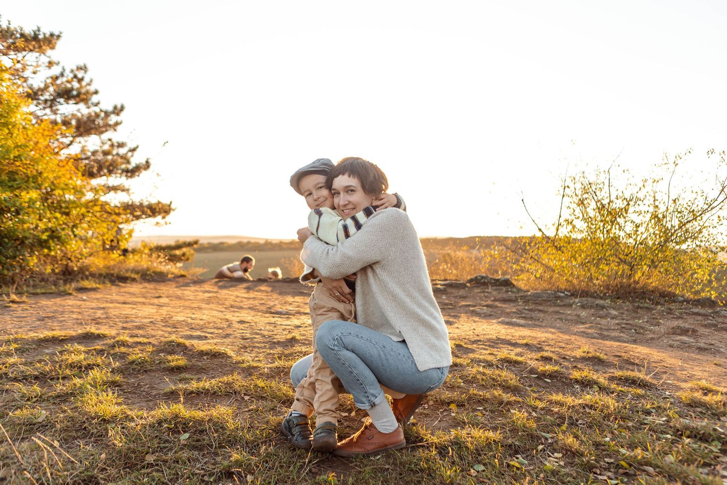 Romantic sunset engagement photoshoot on a hilltop with golden hour lighting.